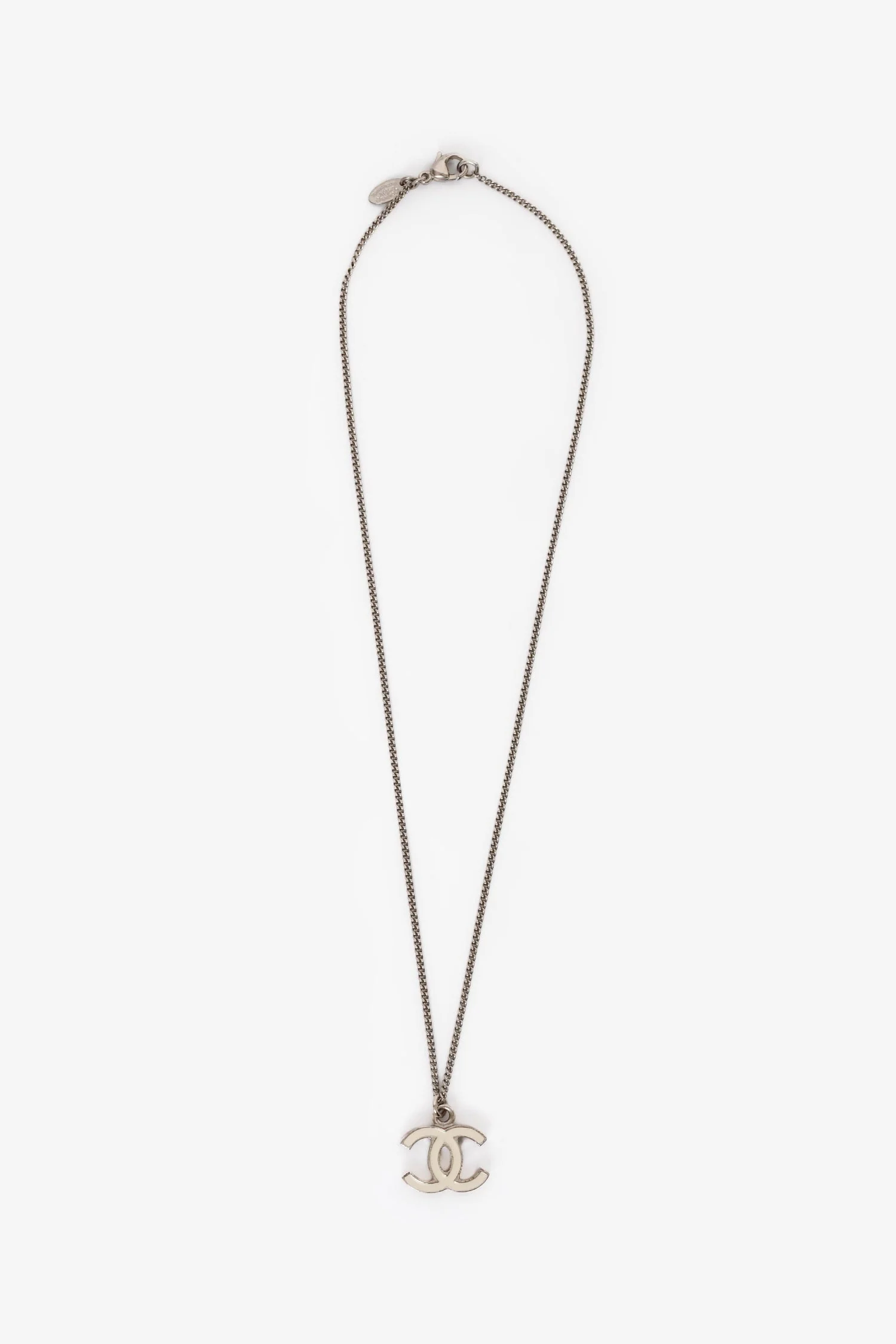 Pre-Loved Chanel™ 2007 Silver Toned Enamel CC Interlocking Pendant Necklace - Image 2