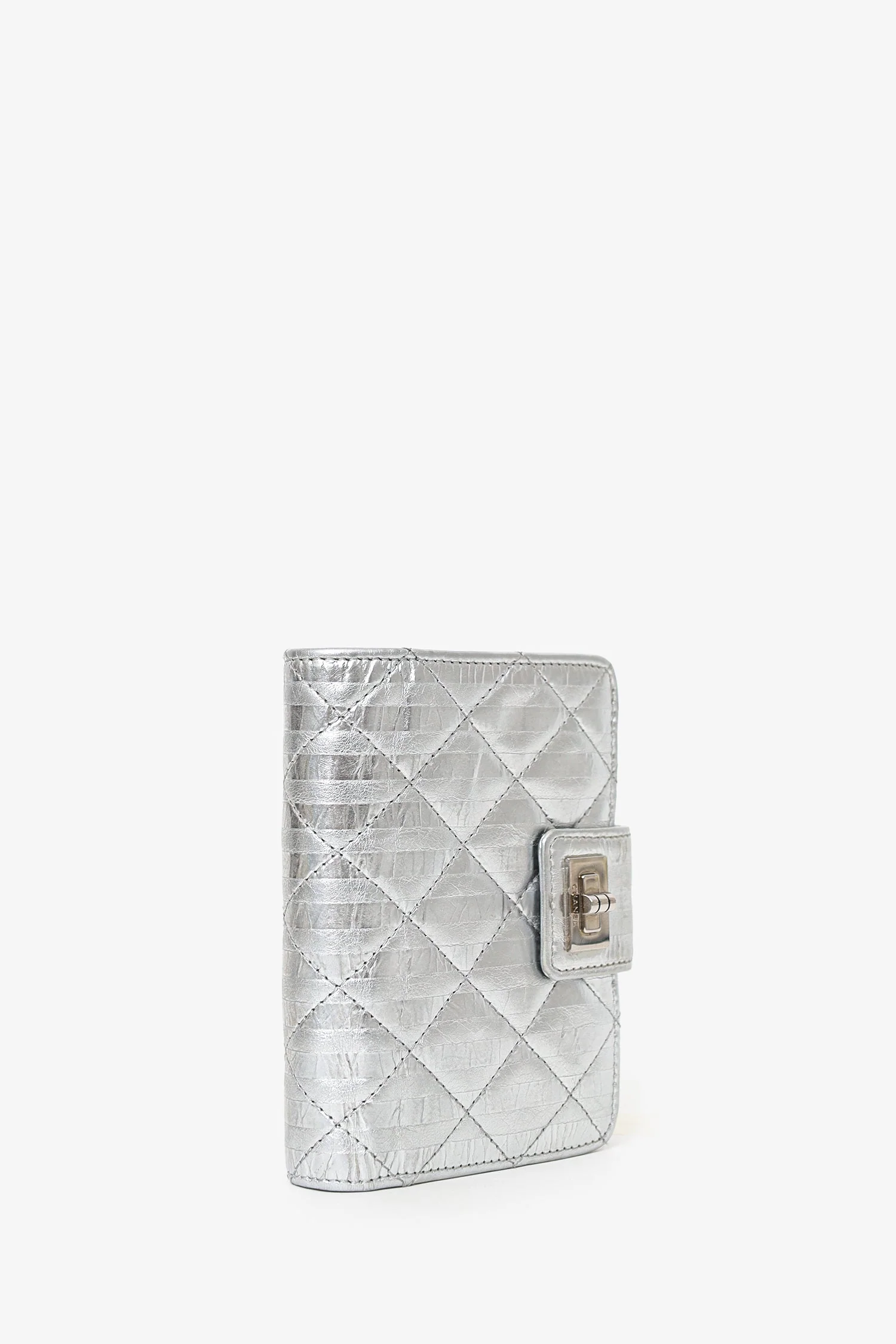 Pre-Loved Chanel™ 2008-09 Silver Metallic 2.55 Reissue Wallet - Image 2