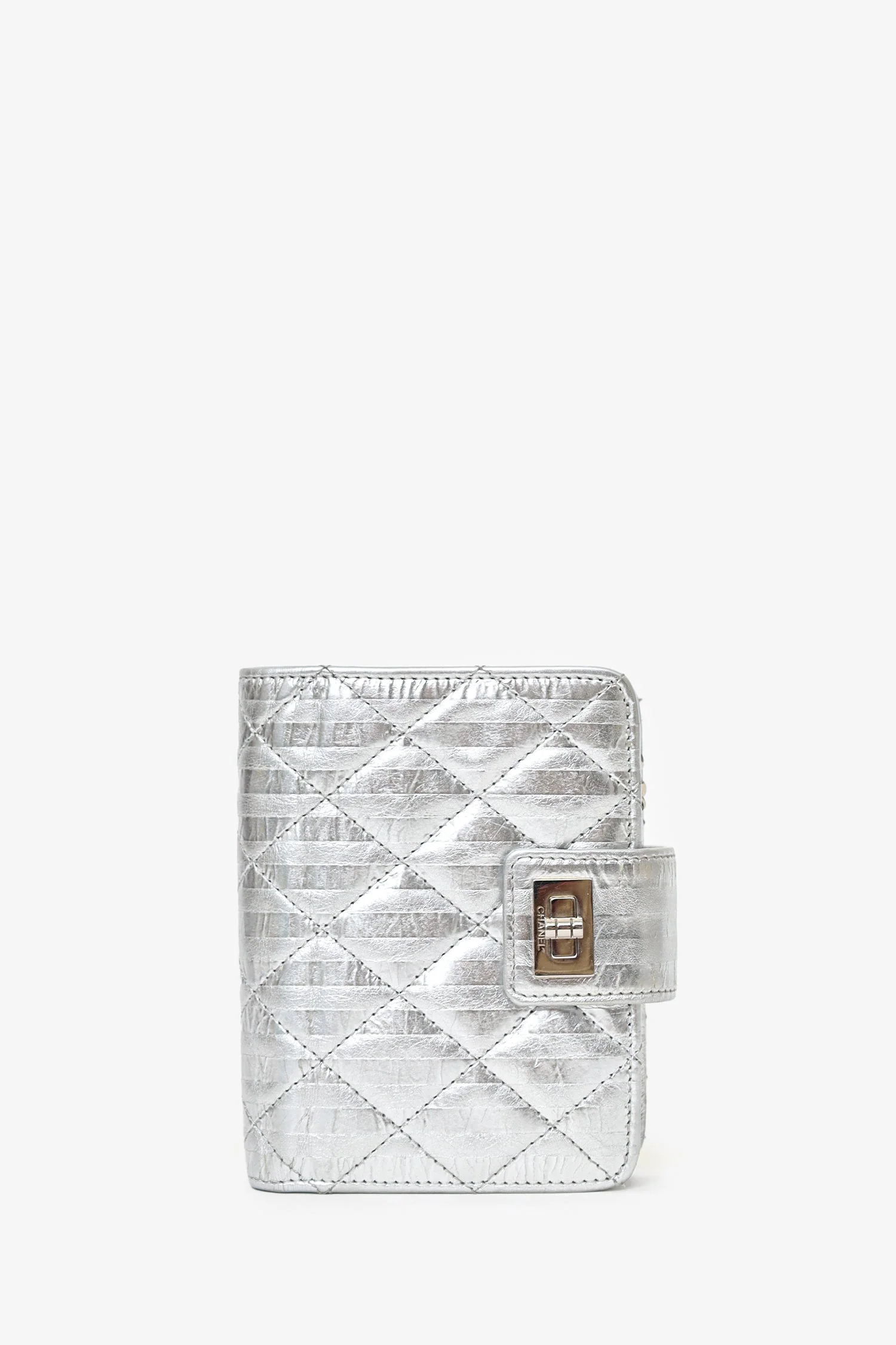 Pre-Loved Chanel™ 2008-09 Silver Metallic 2.55 Reissue Wallet - Image 3