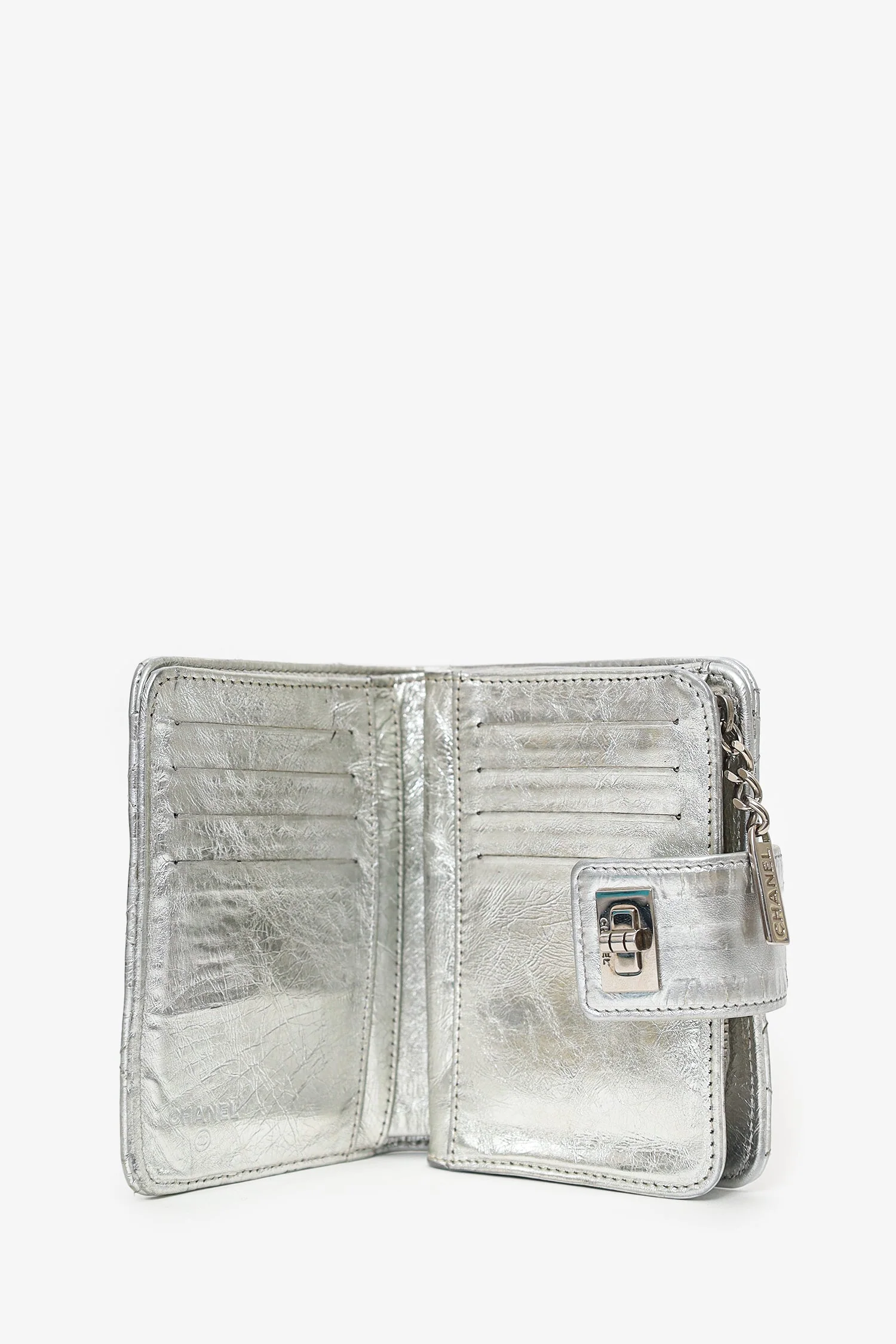 Pre-Loved Chanel™ 2008-09 Silver Metallic 2.55 Reissue Wallet - Image 8