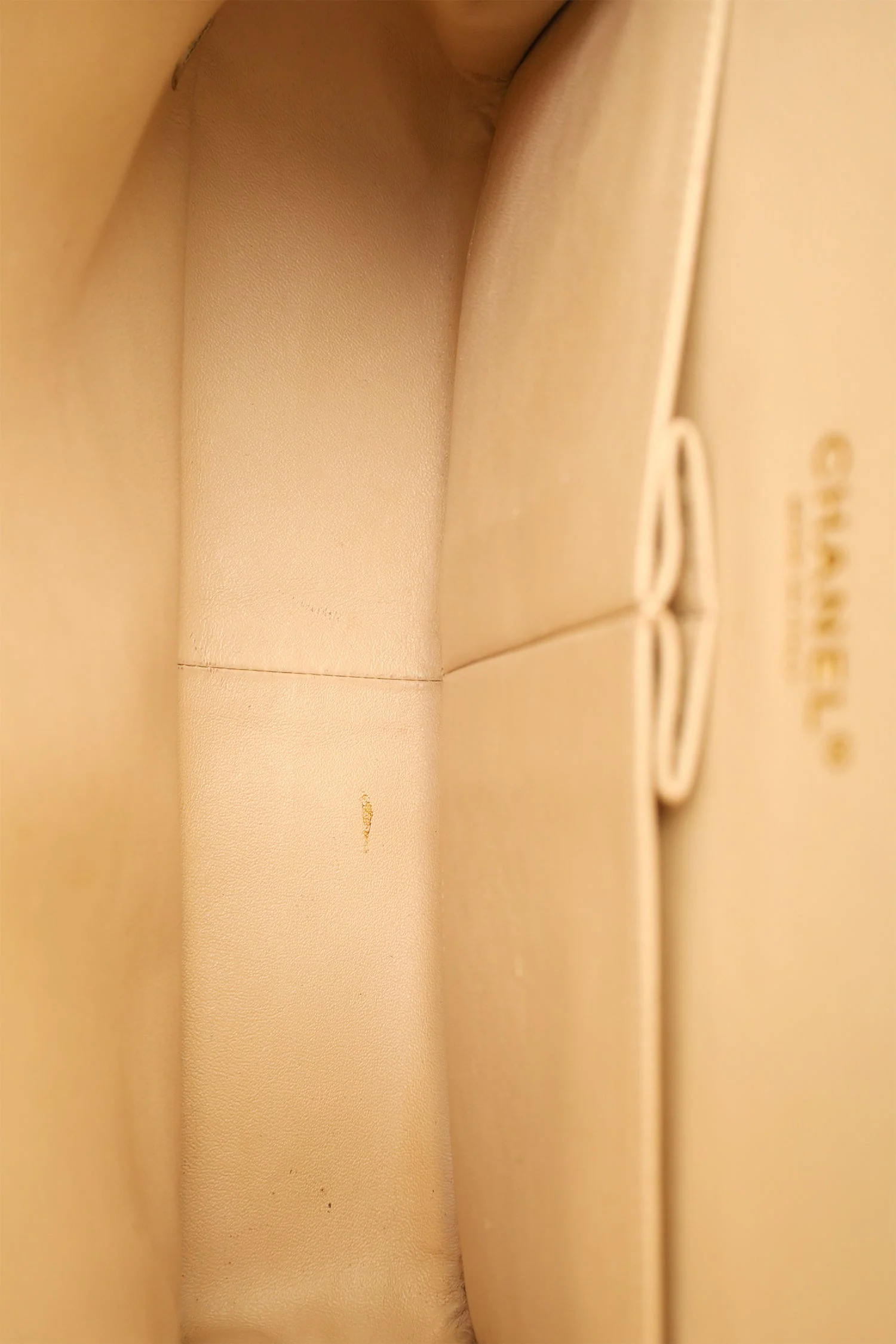 Pre-Loved Chanel™ 2010-11 Beige Caviar Leather Jumbo Classic Double Flap Bag - Image 8