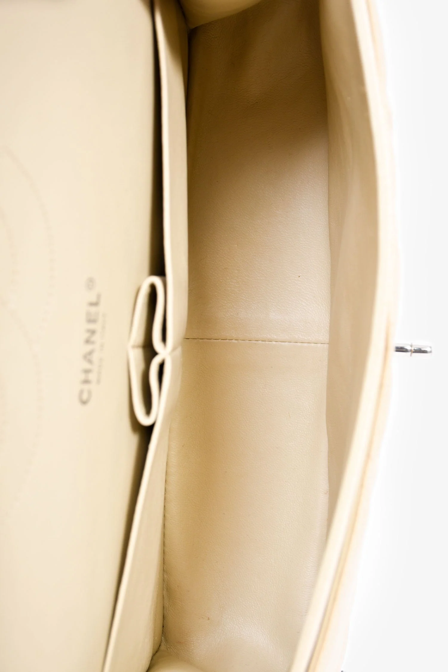 Pre-Loved Chanel™ 2011-12 Beige Caviar Leather Jumbo Double Flap Shoulder Bag - Image 6