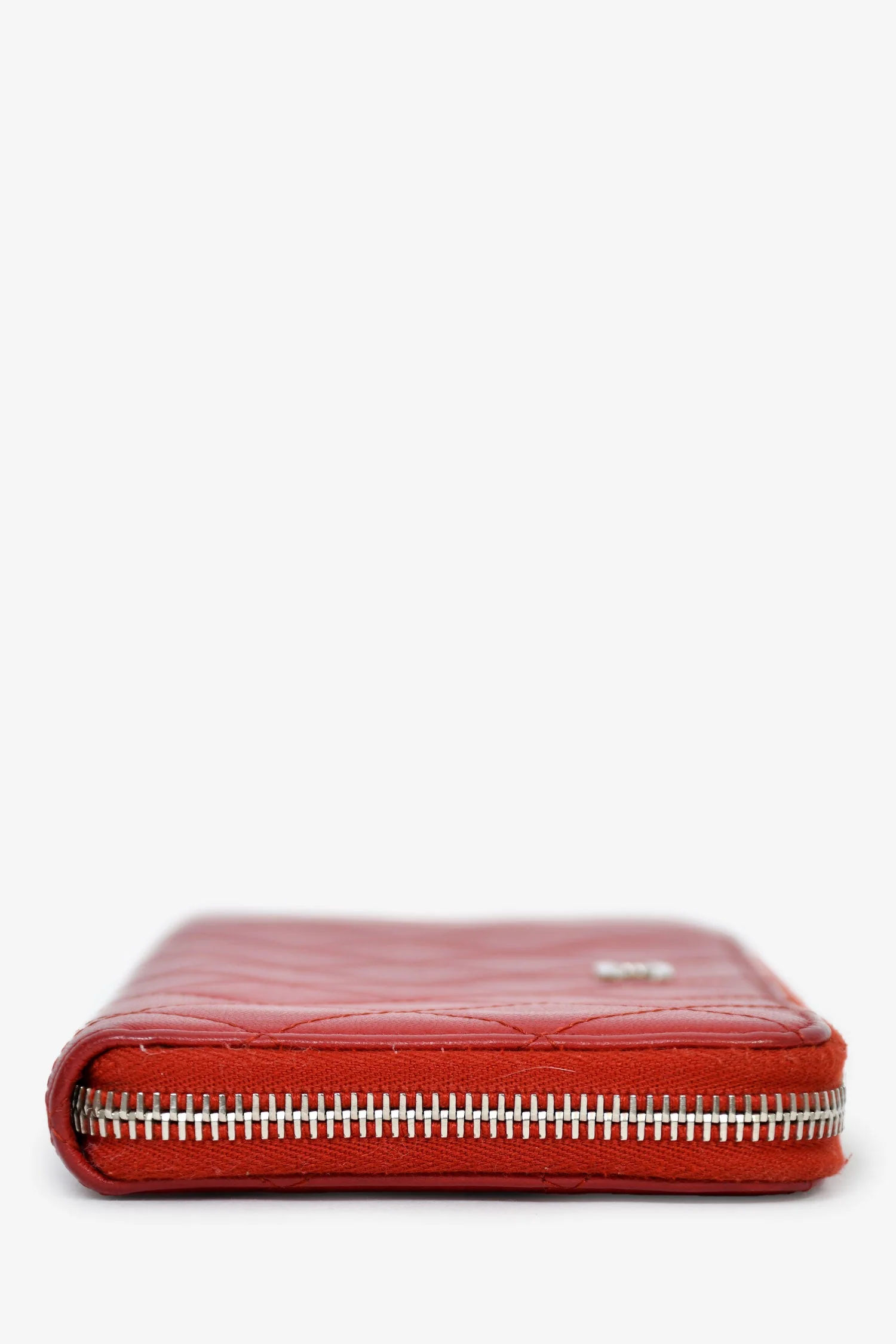 Pre-Loved Chanel™ 2011-12 Red Lambskin Zip Long Wallet - Image 3