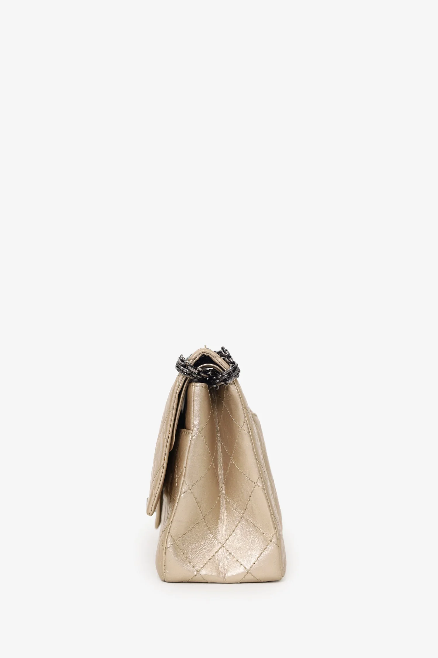 Pre-Loved Chanel™ 2012-13 Beige Metallic Aged Calfskin 2.55 Reissue Flap Bag - Image 4