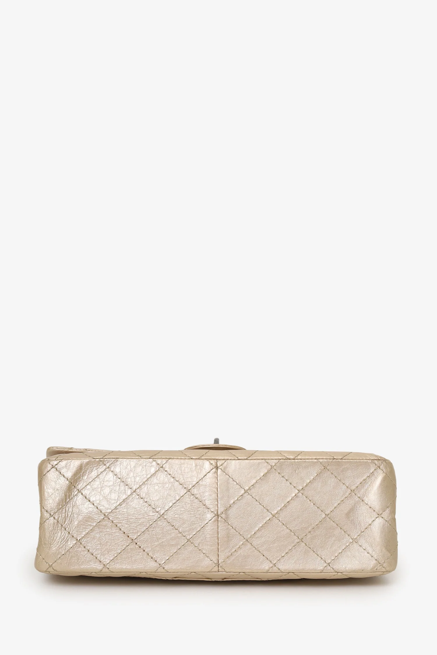 Pre-Loved Chanel™ 2012-13 Beige Metallic Aged Calfskin 2.55 Reissue Flap Bag - Image 5