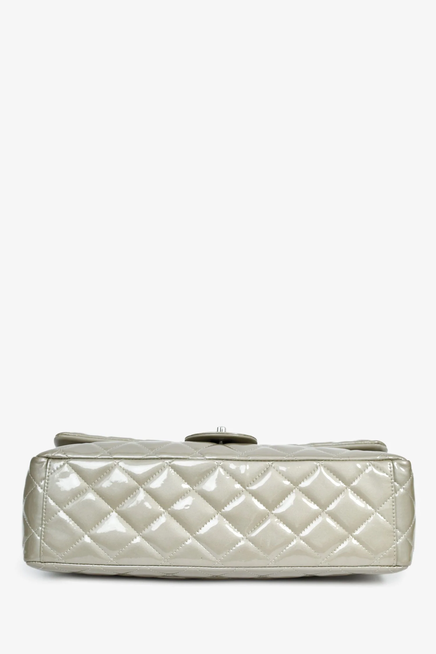 Pre-Loved Chanel™ 2012/13 Grey Patent Quilted Maxi Double Flap Shoulder Bag - Image 5