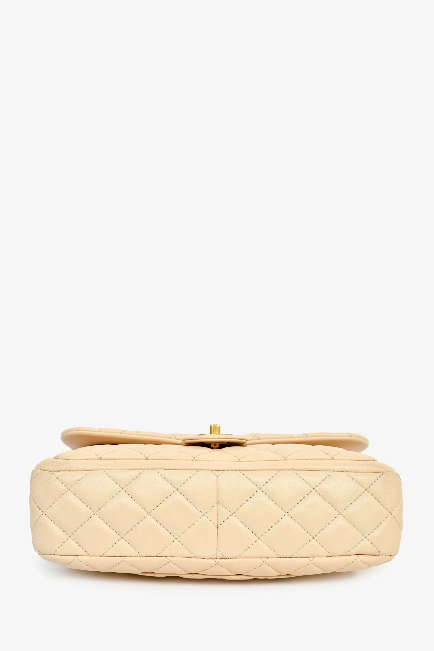 Chanel™ 2013-14 Vanilla Beige Lambskin Quilted Flap Chain Shoulder Bag (Pre-Loved ) - Image 5