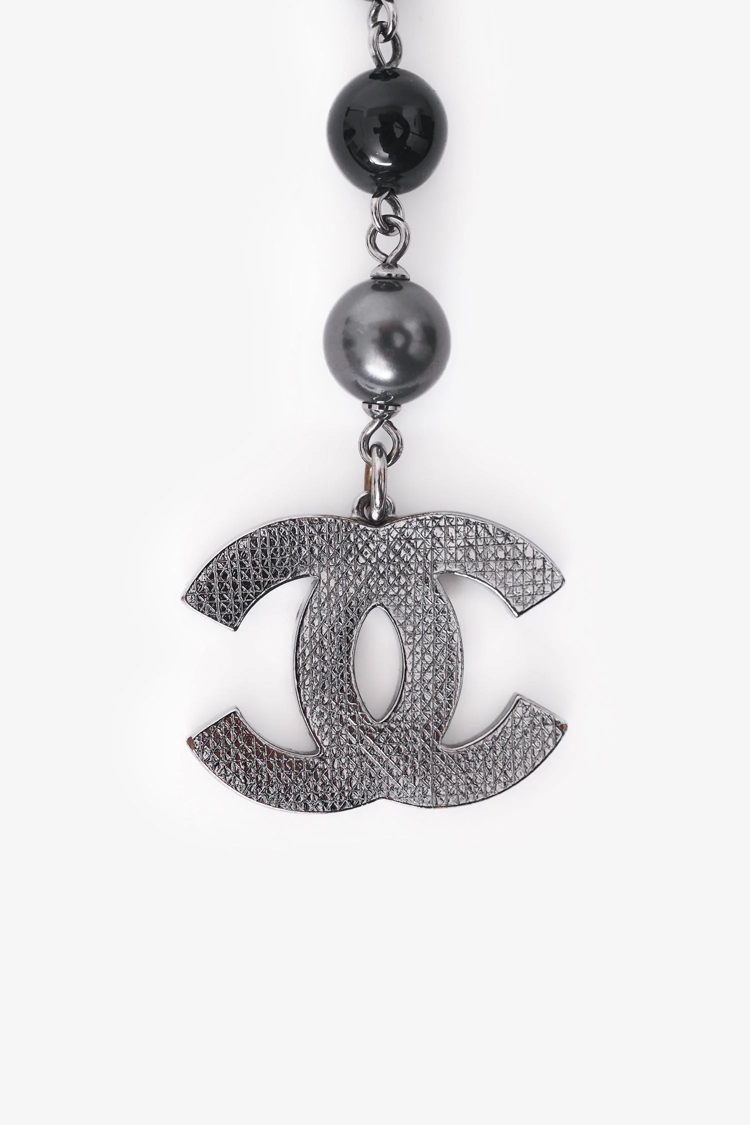 Pre-Loved Chanel™ 2013 Black/Silver Tone Metal Beaded CC Bracelet - Image 2