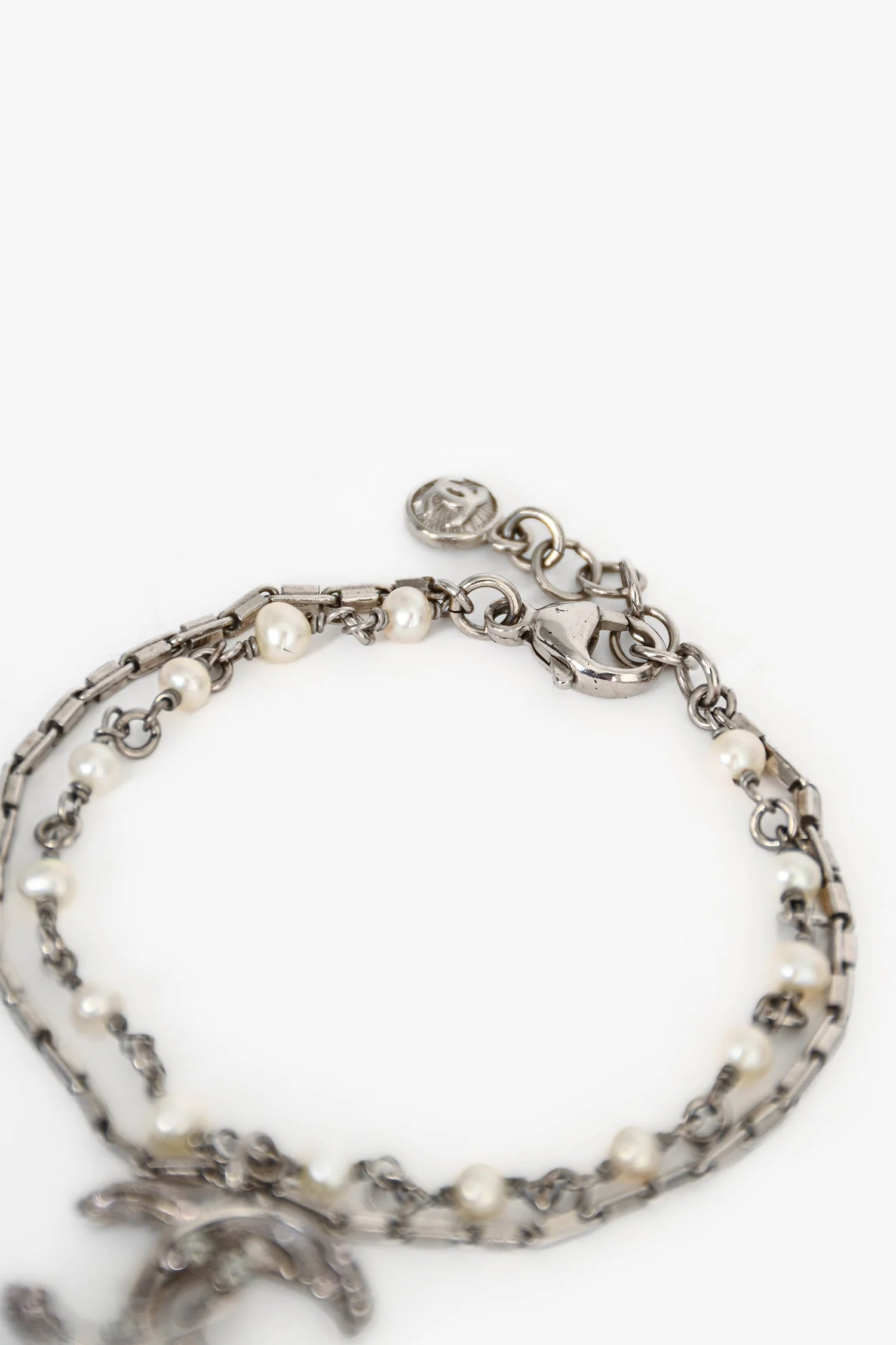 Pre-Loved Chanel™ 2013 Silver Toned Faux Pearl Stationed CC Bracelet - Image 3