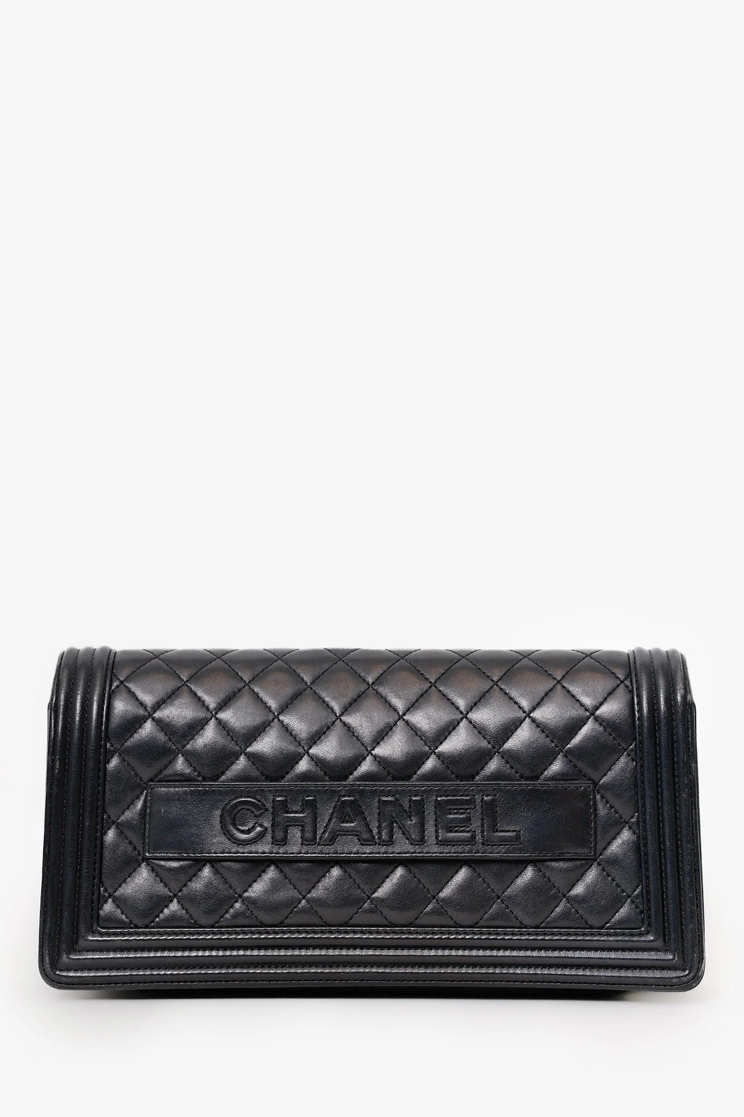 Pre-Loved Chanel™ 2014-15 Black Quilted Lambskin Jumbo Boy Flap Clutch - Image 2