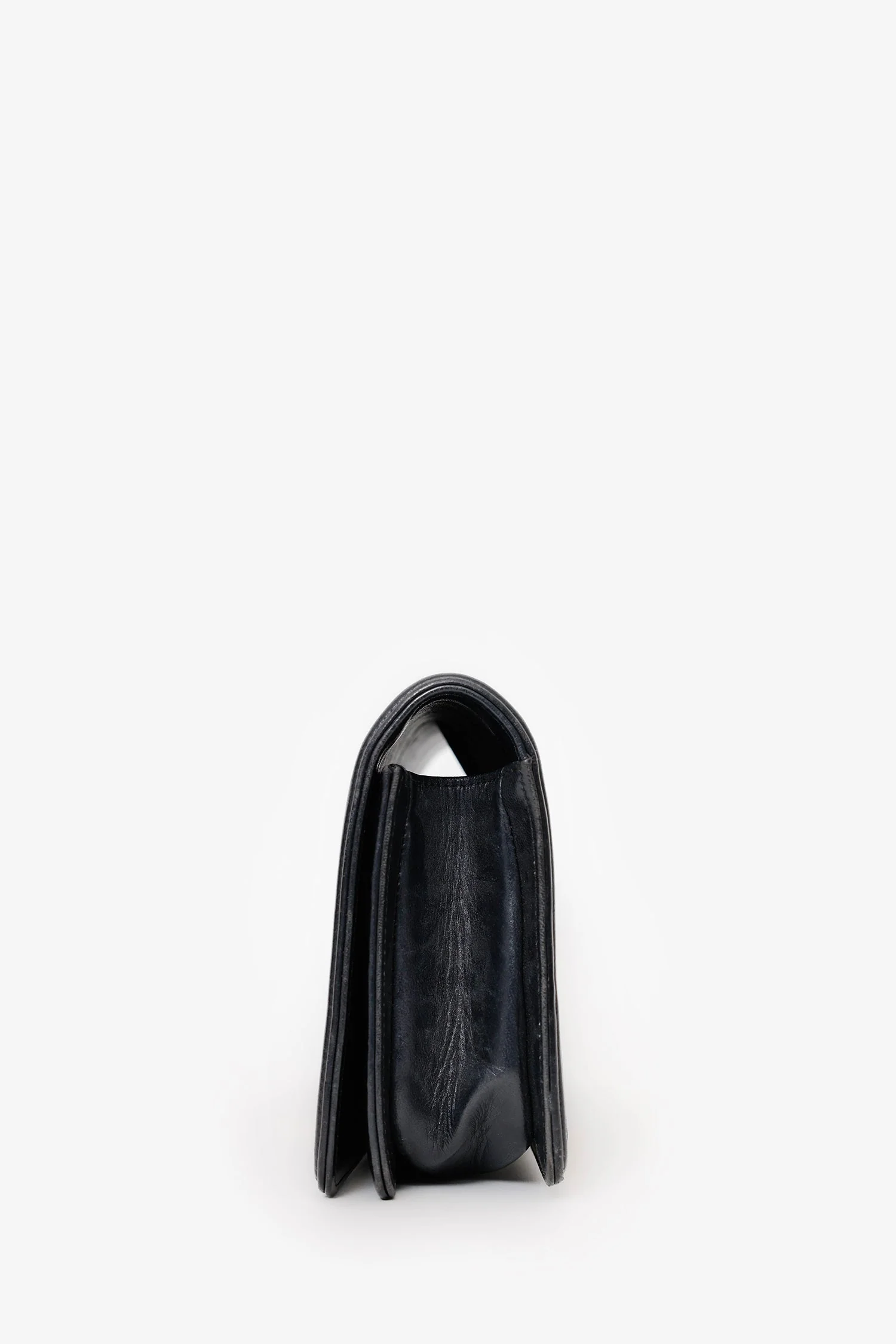 Pre-Loved Chanel™ 2014-15 Black Quilted Lambskin Jumbo Boy Flap Clutch - Image 4