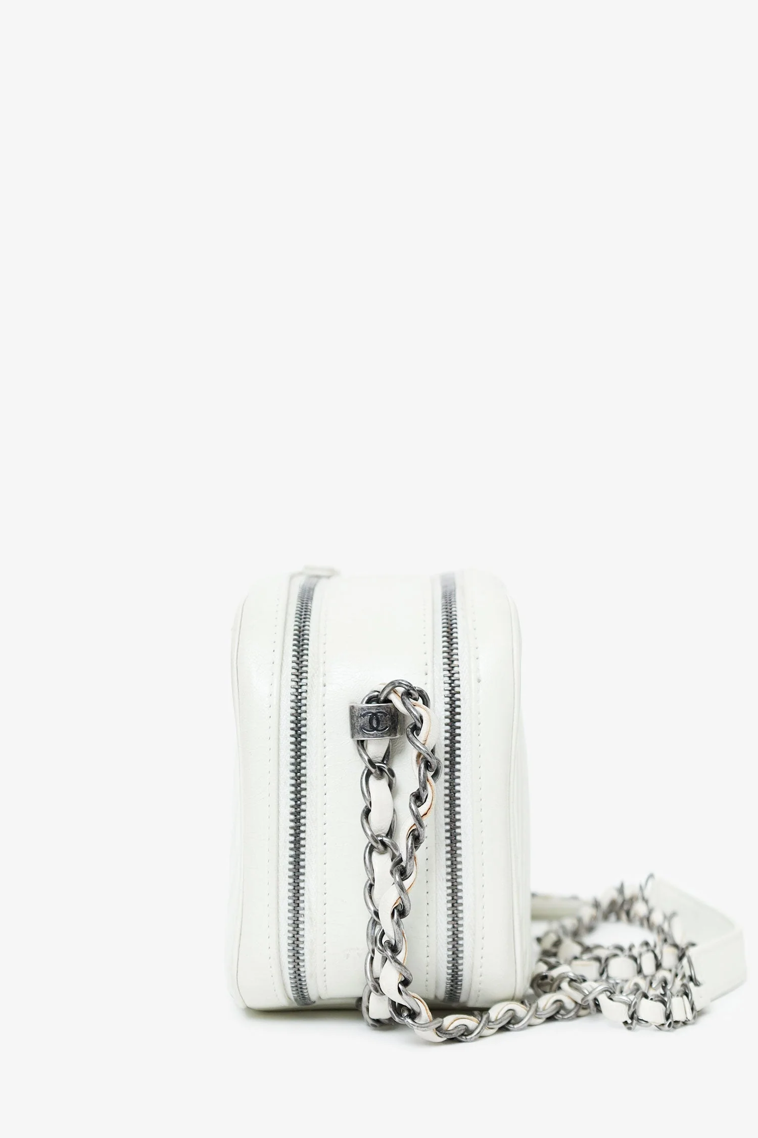 Pre-Loved Chanel™ 2014-15 White Quilted Lambskin Leather Coco Boy Camera Bag - Image 4