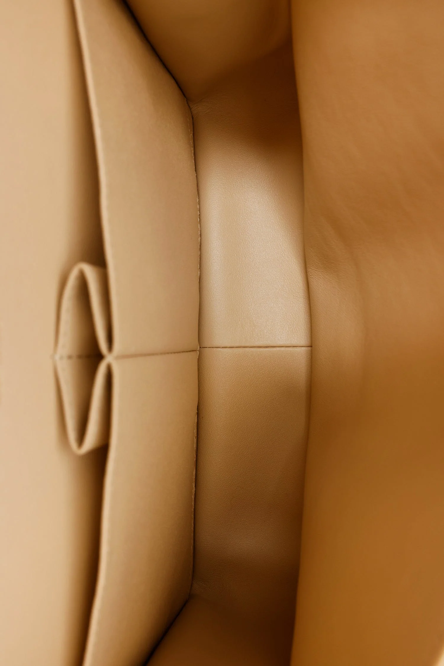 Pre-Loved Chanel™ 2014 Beige Caviar Leather Jumbo Double Flap Bag - Image 7