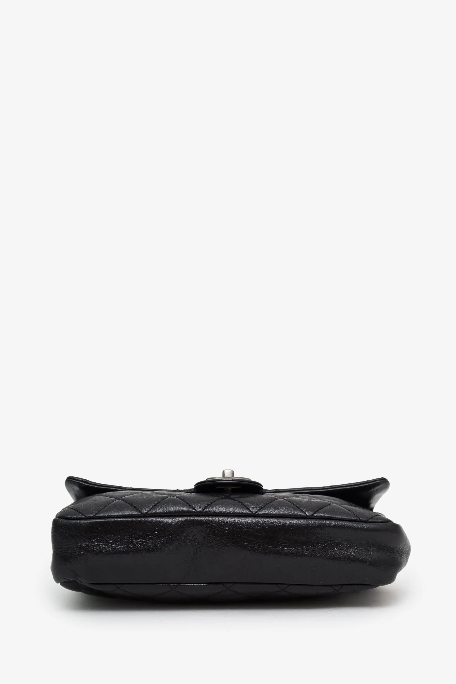 Pre-Loved Chanel™ 2014 Black Glazed Quilted Leather Easy Medium Flap Bag - Image 5