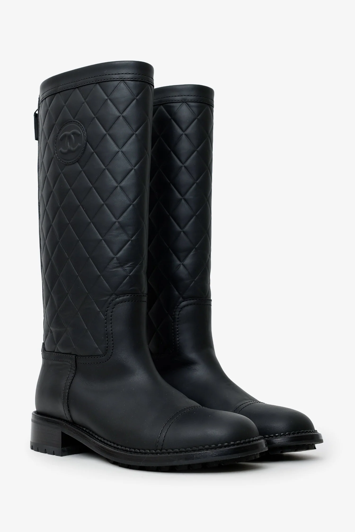 Pre-Loved Chanel™ 2014 Black Interlocking CC Logo Rain Boots Size 38.5 - Image 2