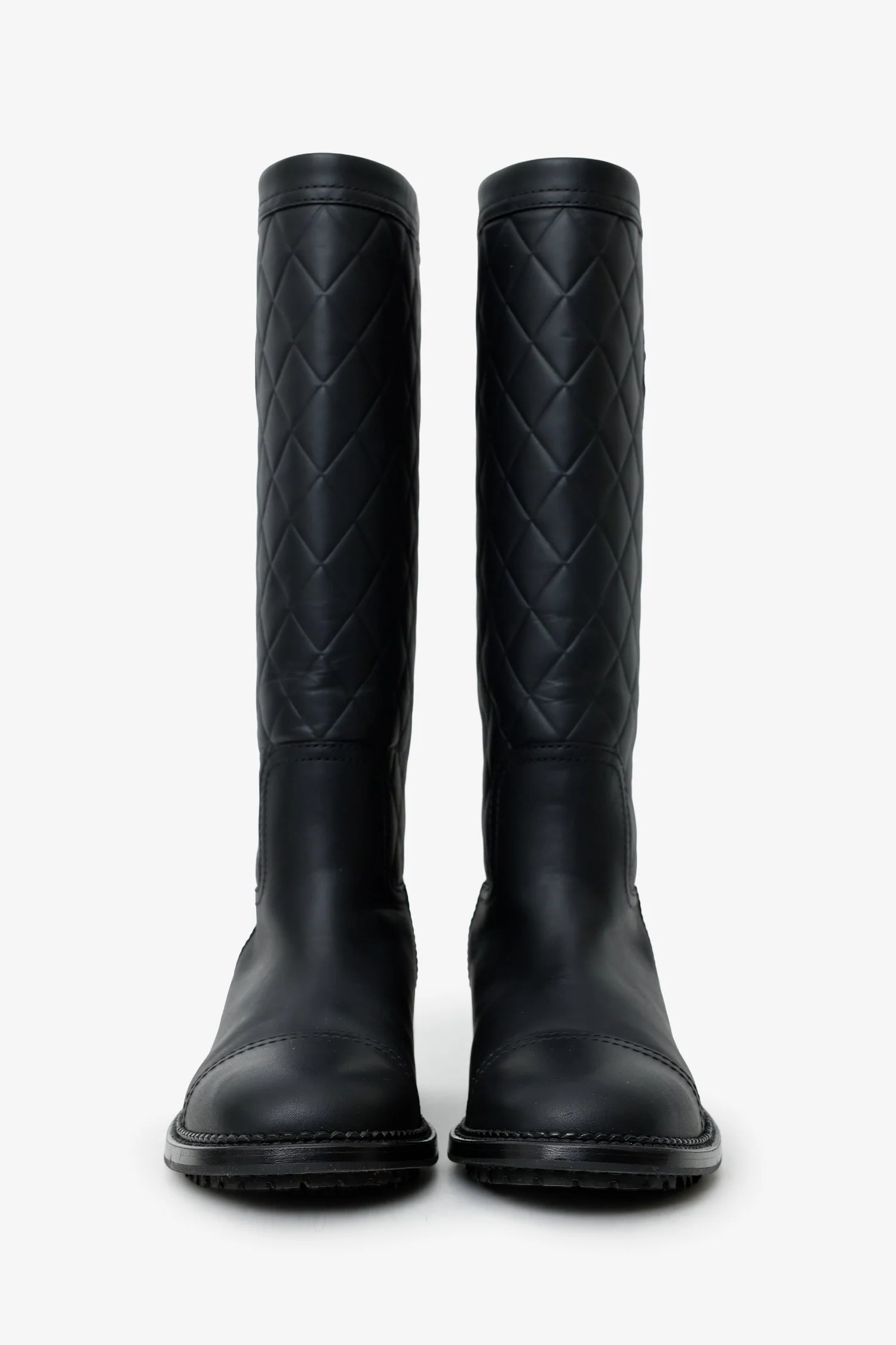 Pre-Loved Chanel™ 2014 Black Interlocking CC Logo Rain Boots Size 38.5 - Image 3