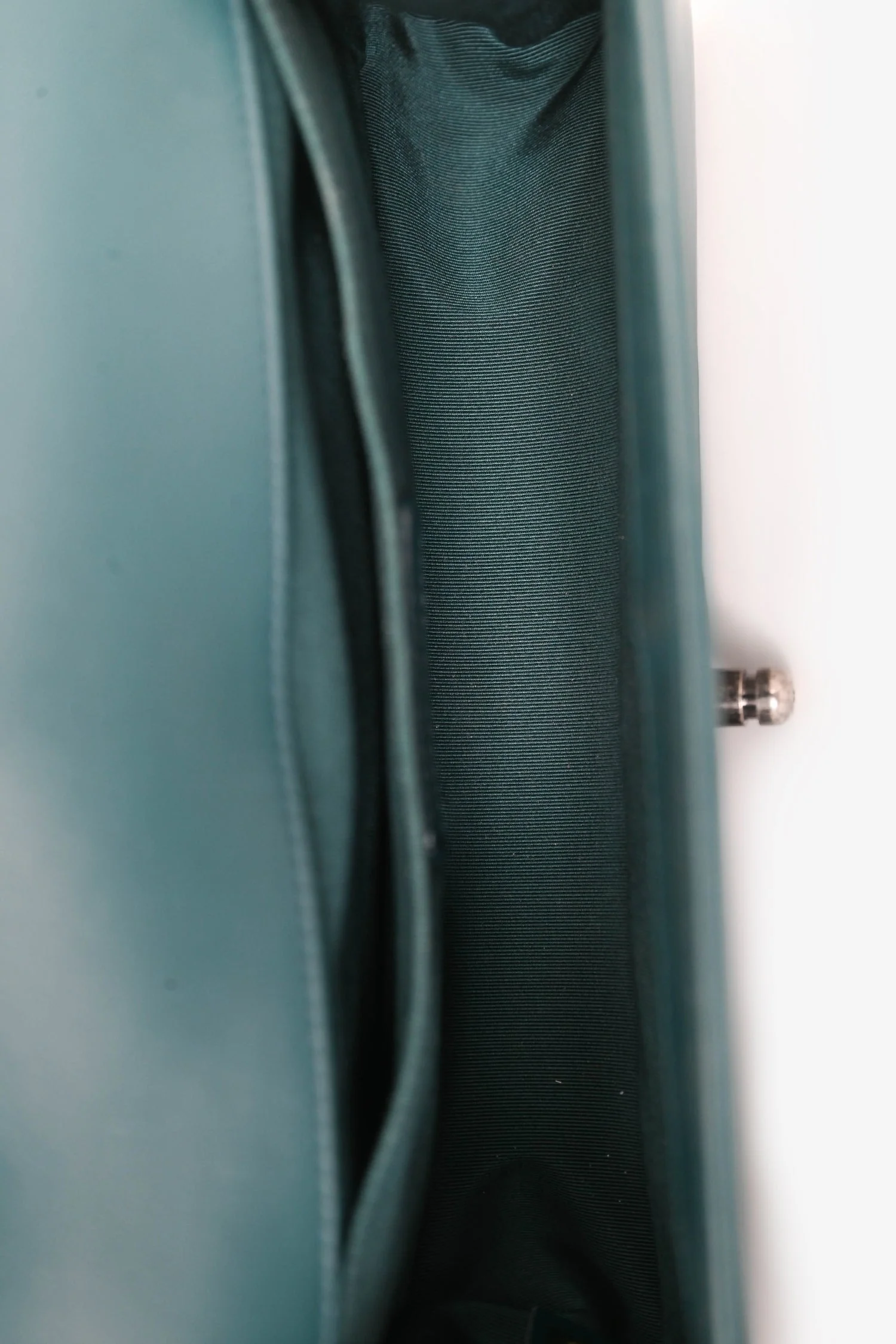 Pre-Loved Chanel™ 2014 Green Lambskin Old Medium Boy Bag SHW - Image 6