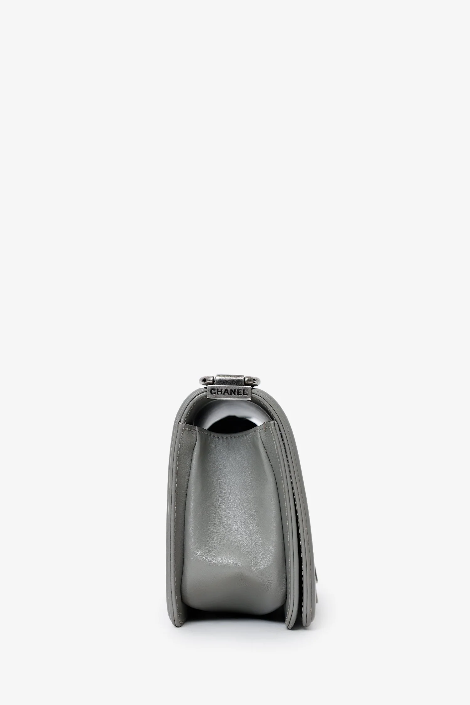 Pre-Loved Chanel™ 2014 Grey Lizard Leather Small Boy Bag - Image 2