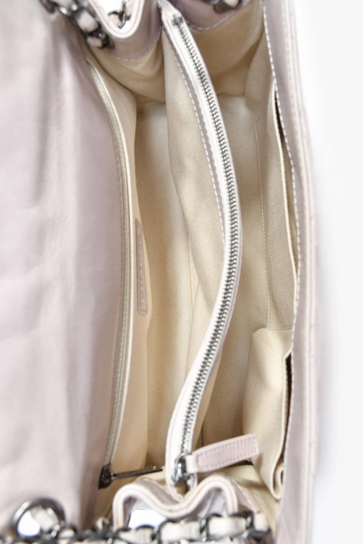 Pre-Loved Chanel™ 2014 Light Taupe Aged Calfskin Leather Jumbo Single Flap - Image 7