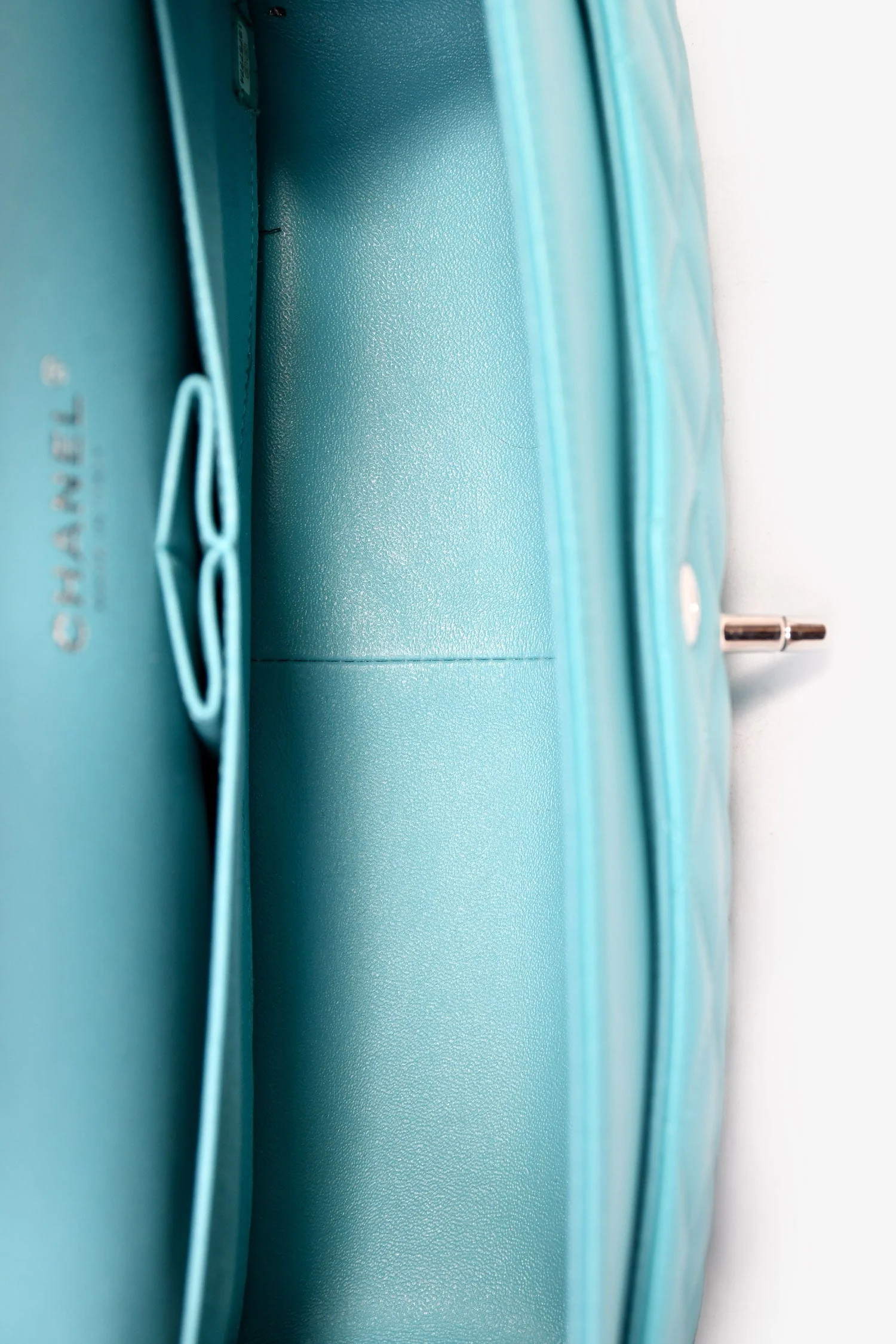 Pre-Loved Chanel™ 2014 Turquoise Lambskin Jumbo Double Flap Shoulder Bag - Image 6