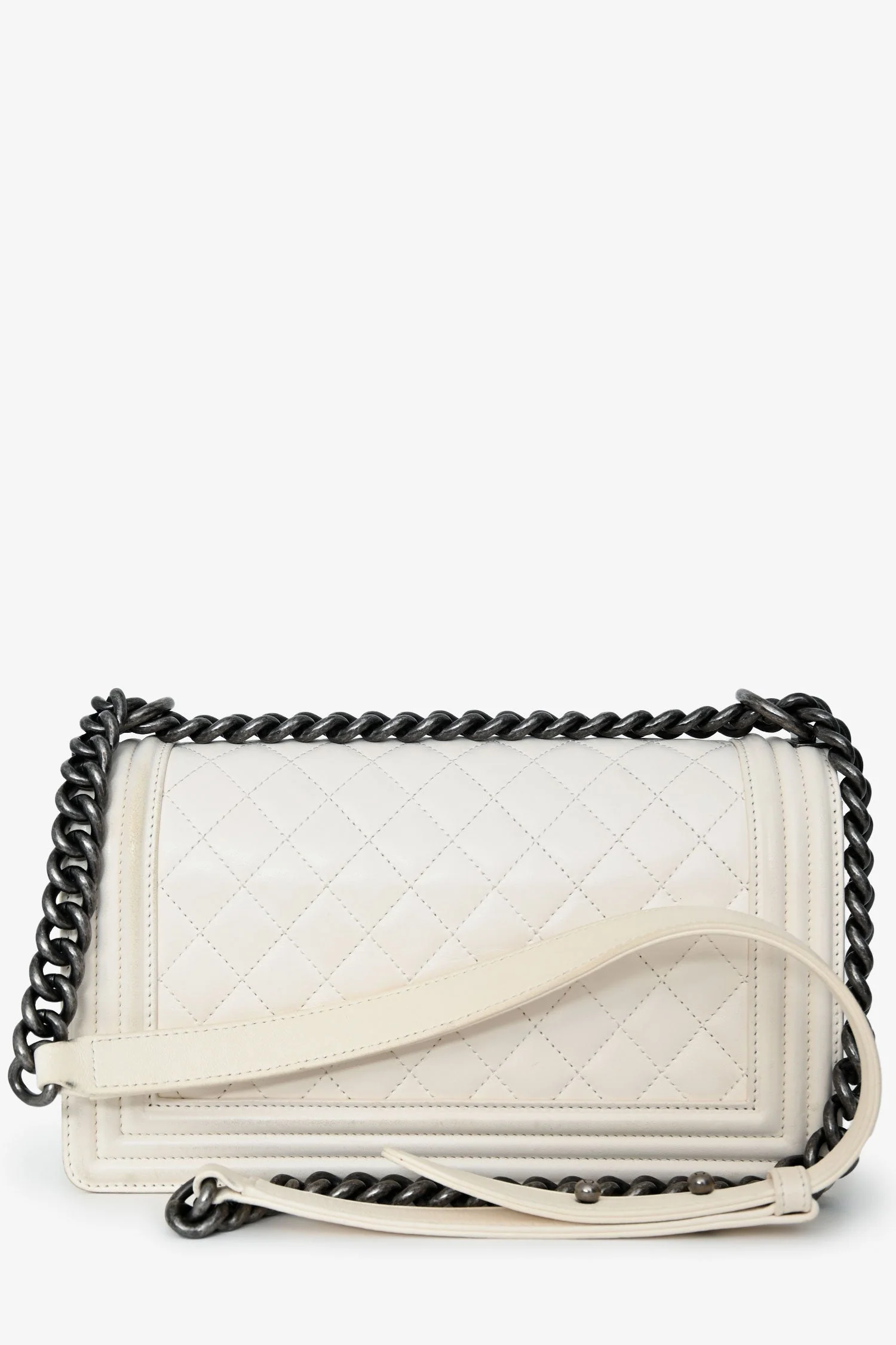 Pre-Loved Chanel™ 2015-16 White Quilted Lambskin Leather Old Medium Boy Bag - Image 2