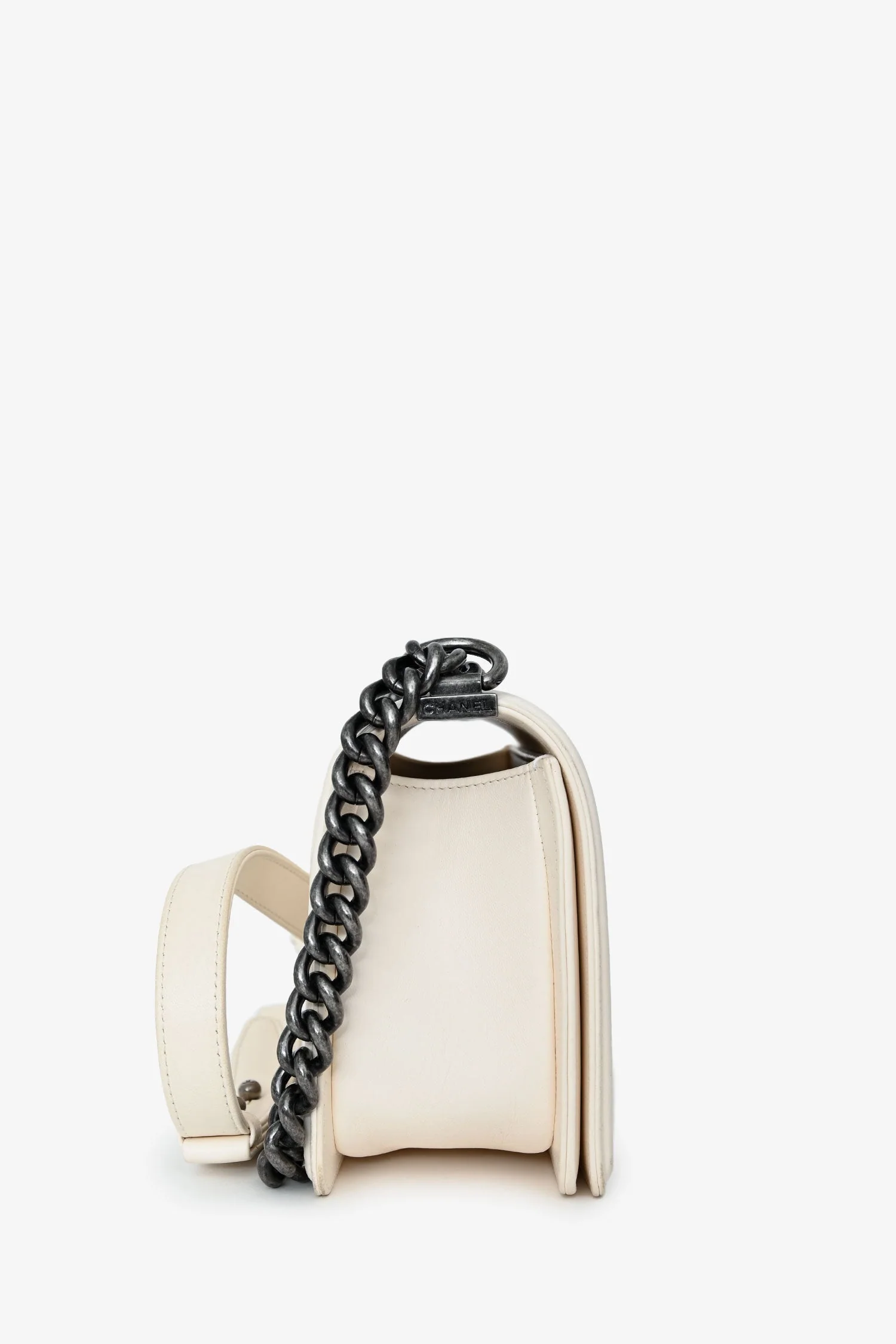 Pre-Loved Chanel™ 2015-16 White Quilted Lambskin Leather Old Medium Boy Bag - Image 3