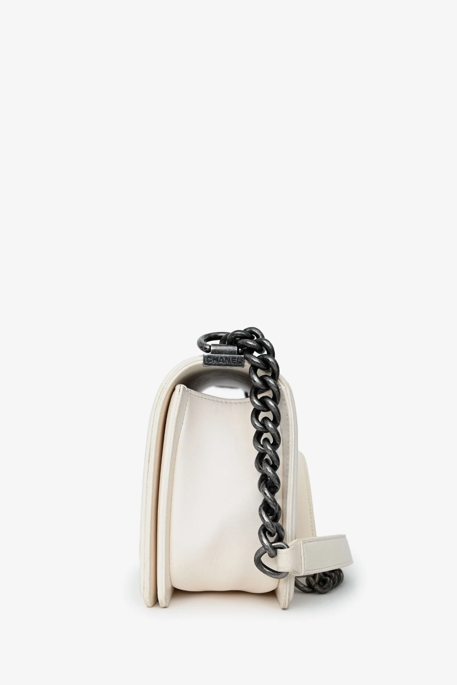 Pre-Loved Chanel™ 2015-16 White Quilted Lambskin Leather Old Medium Boy Bag - Image 4