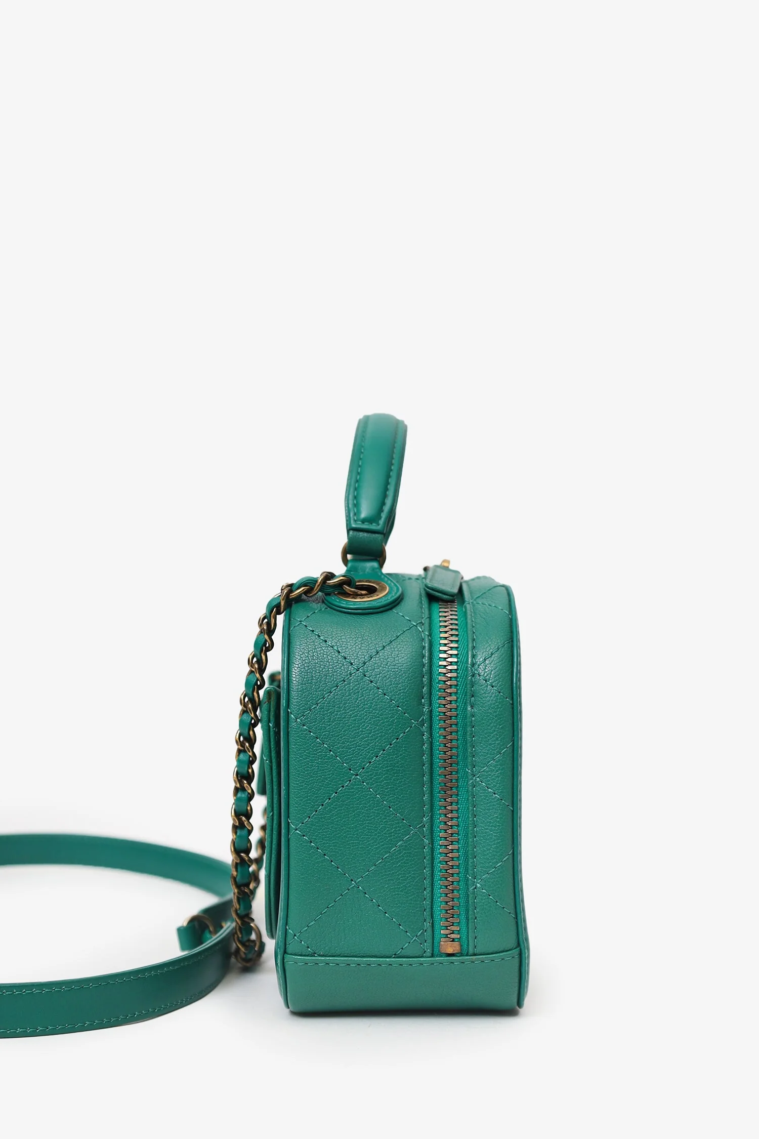 Pre-Loved Chanel™ 2016-17 Green Leather Small Coco Curve Vanity Case - Image 4