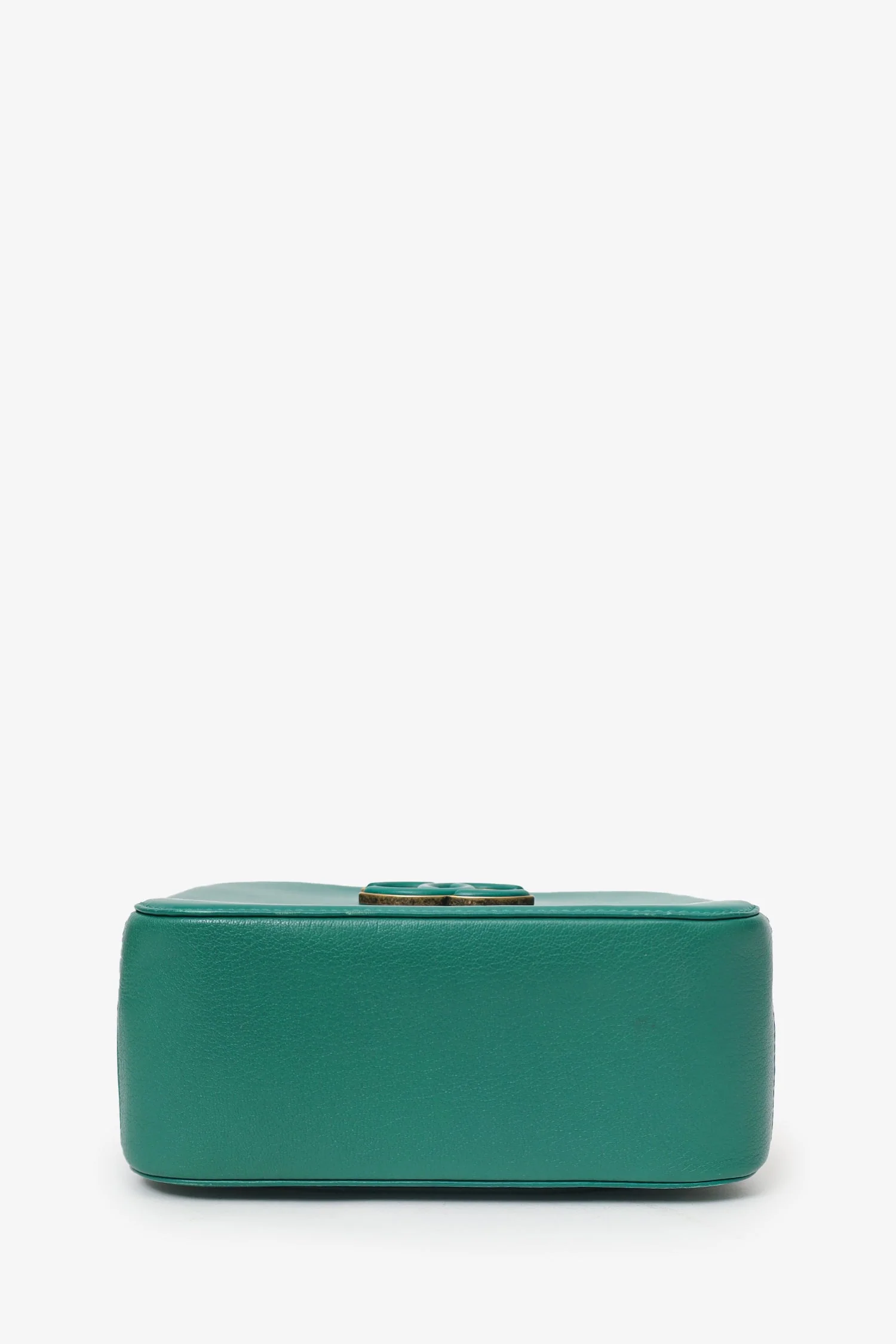 Pre-Loved Chanel™ 2016-17 Green Leather Small Coco Curve Vanity Case - Image 6