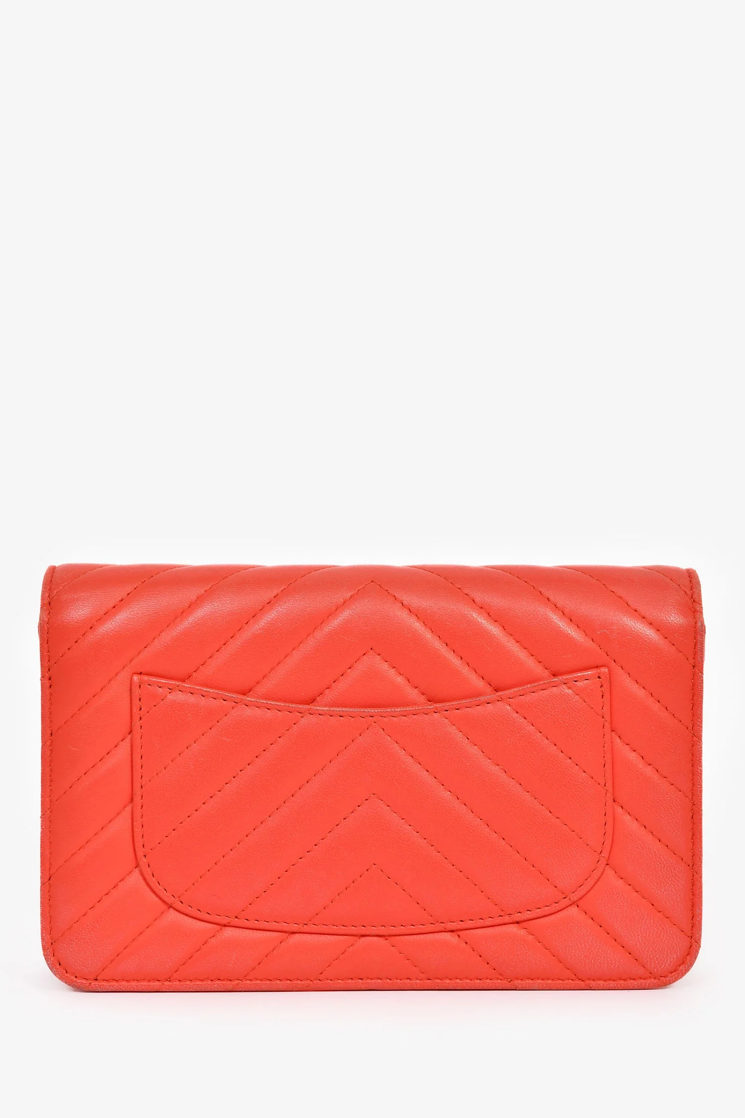 Pre-Loved Chanel™ 2016-17 Red Lambskin Chevron Quilted "Trendy" Wallet on Chain - Image 2