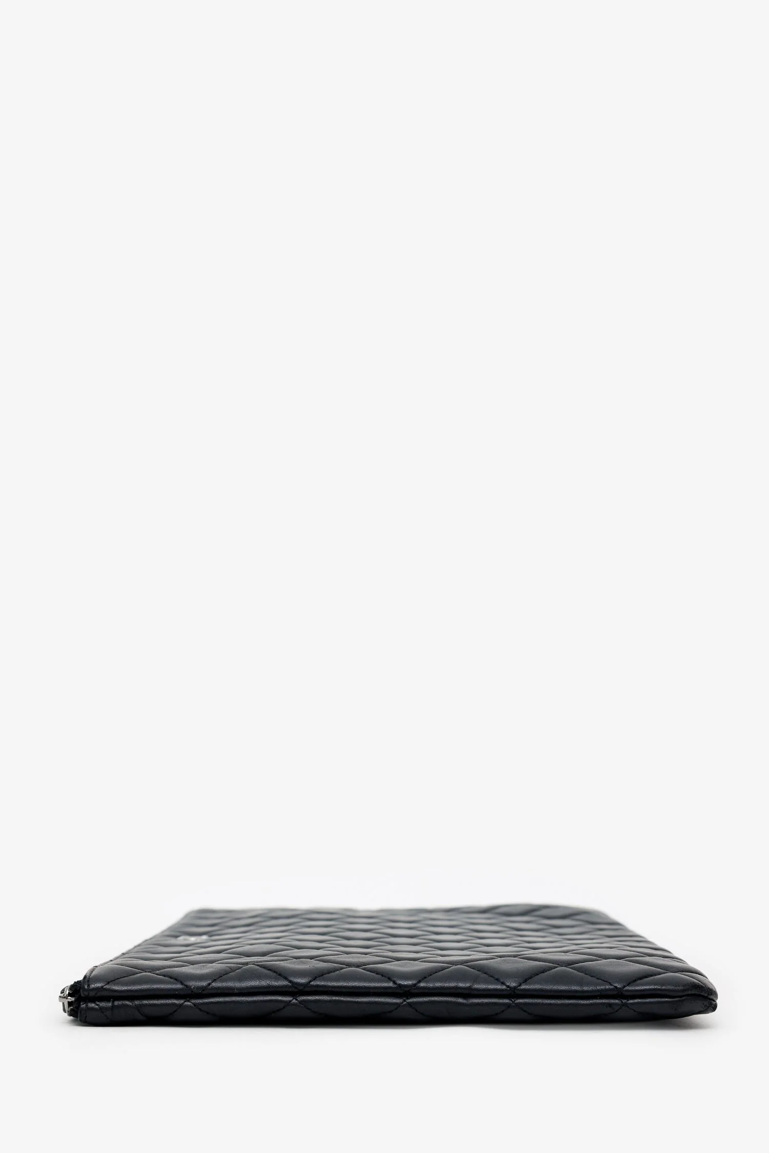 Pre-Loved Chanel™ 2016 Black Quilted Lambskin Large O Case Clutch - Image 3