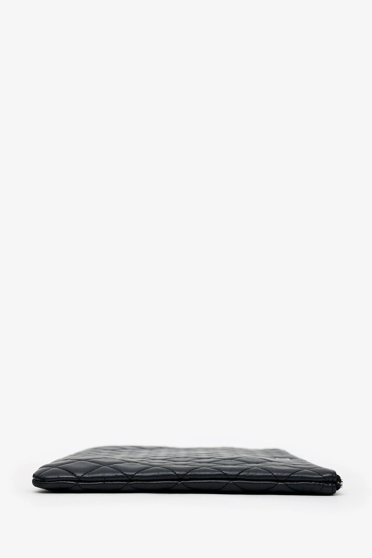 Pre-Loved Chanel™ 2016 Black Quilted Lambskin Large O Case Clutch - Image 4