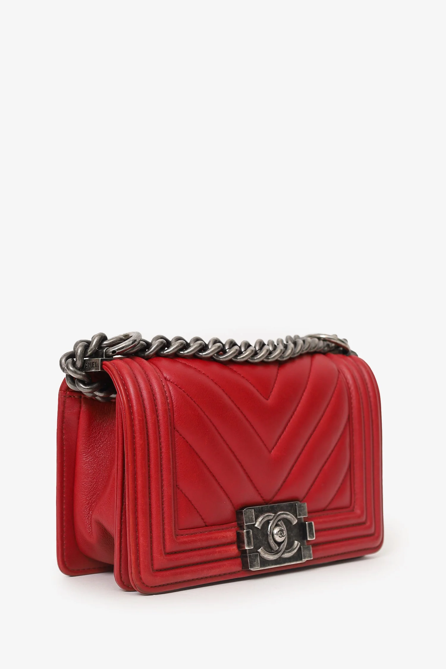Pre-Loved Chanel™ 2016 Red Lambskin Chevron Small Boy Bag - Image 2