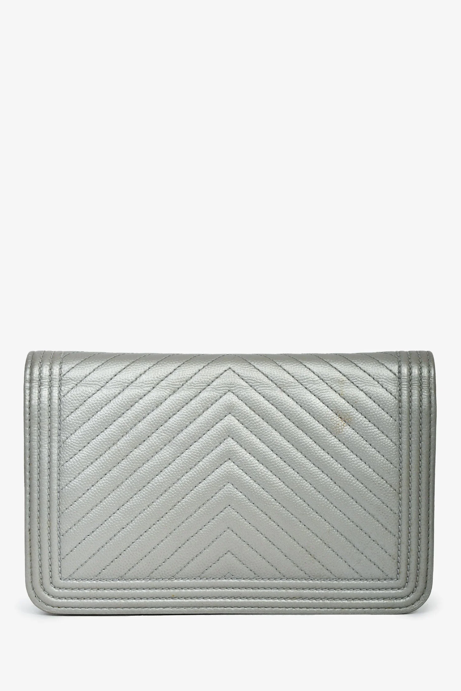 Pre-Loved Chanel™ 2016 Silver Metallic Caviar Leather Chevron Wallet on Chain - Image 2