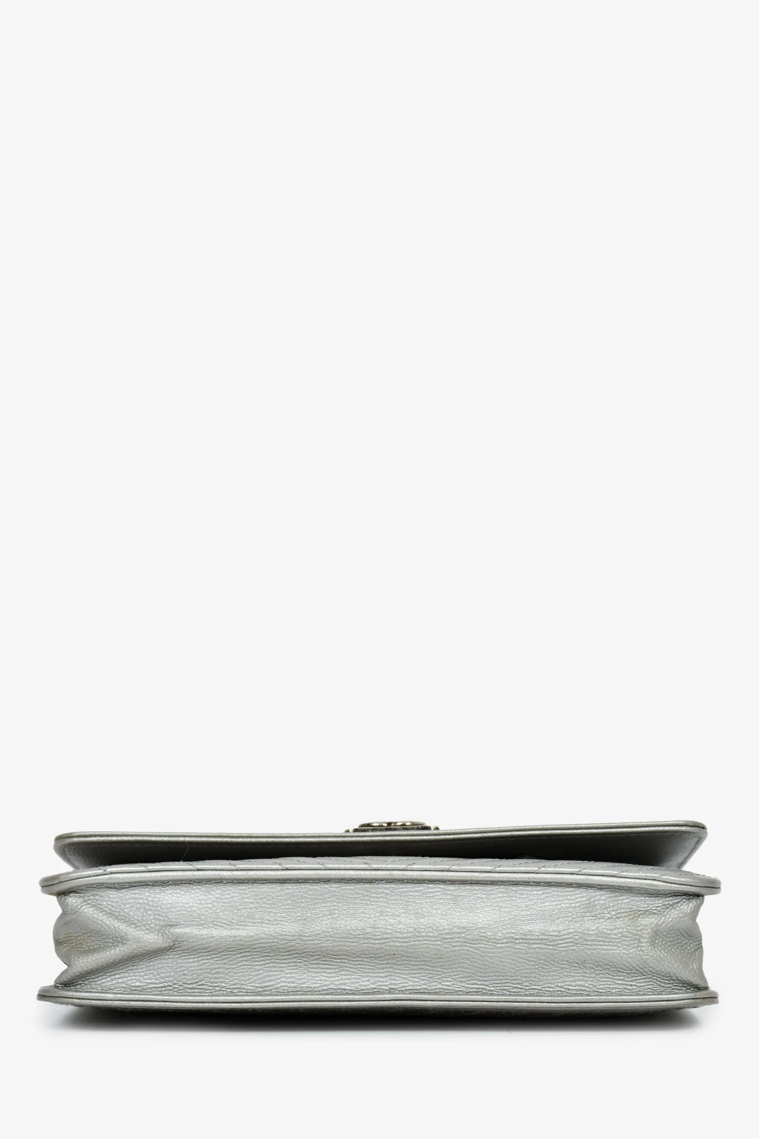 Pre-Loved Chanel™ 2016 Silver Metallic Caviar Leather Chevron Wallet on Chain - Image 5