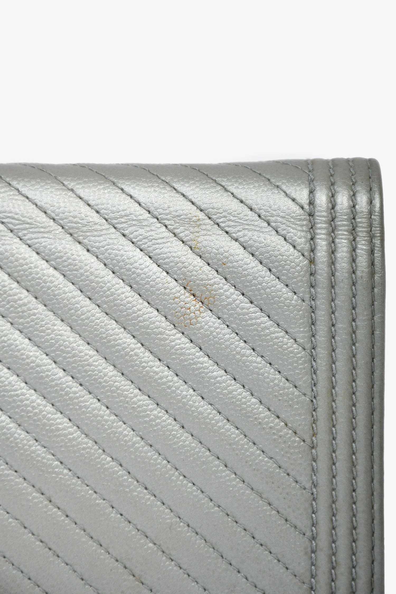 Pre-Loved Chanel™ 2016 Silver Metallic Caviar Leather Chevron Wallet on Chain - Image 8