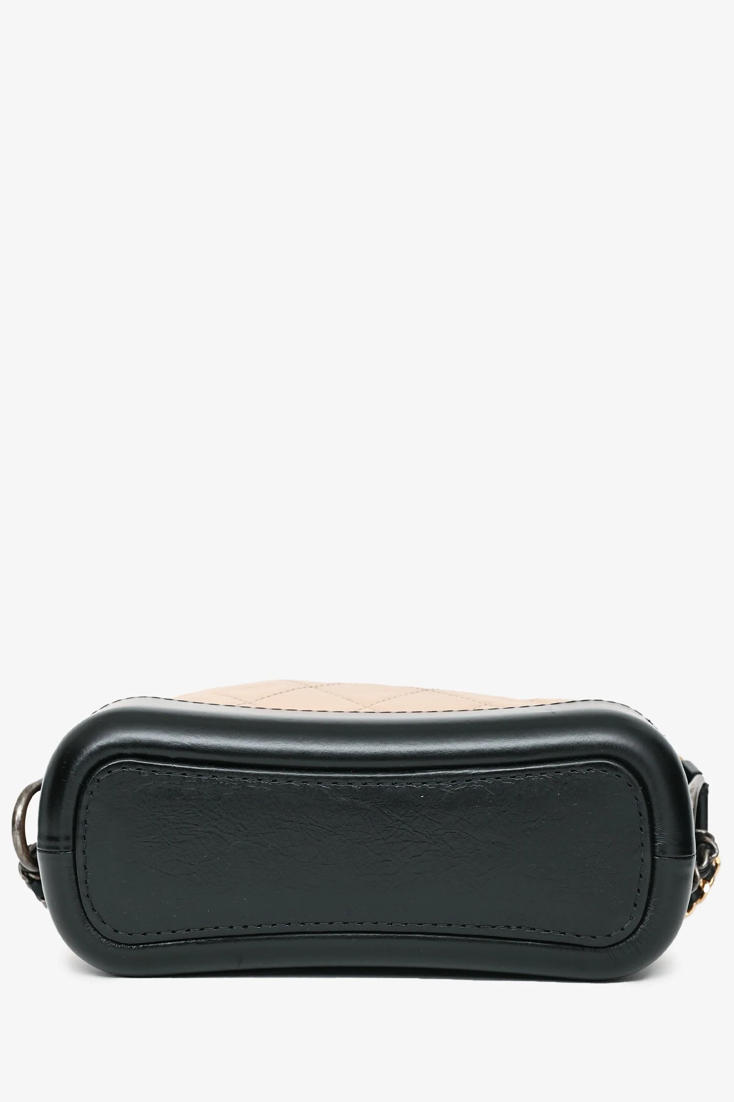 Pre-Loved Chanel™ 2017-18 Beige/Black Leather Small Gabrielle Chain Bag - Image 5