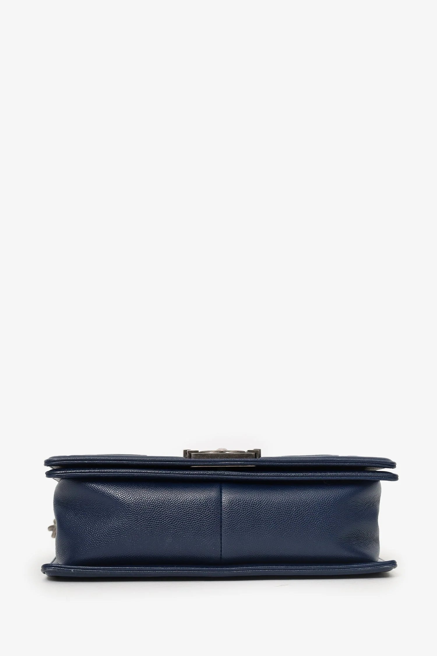 Pre-Loved Chanel™ 2017-18 Navy Caviar Chevron Medium Boy Bag - Image 6