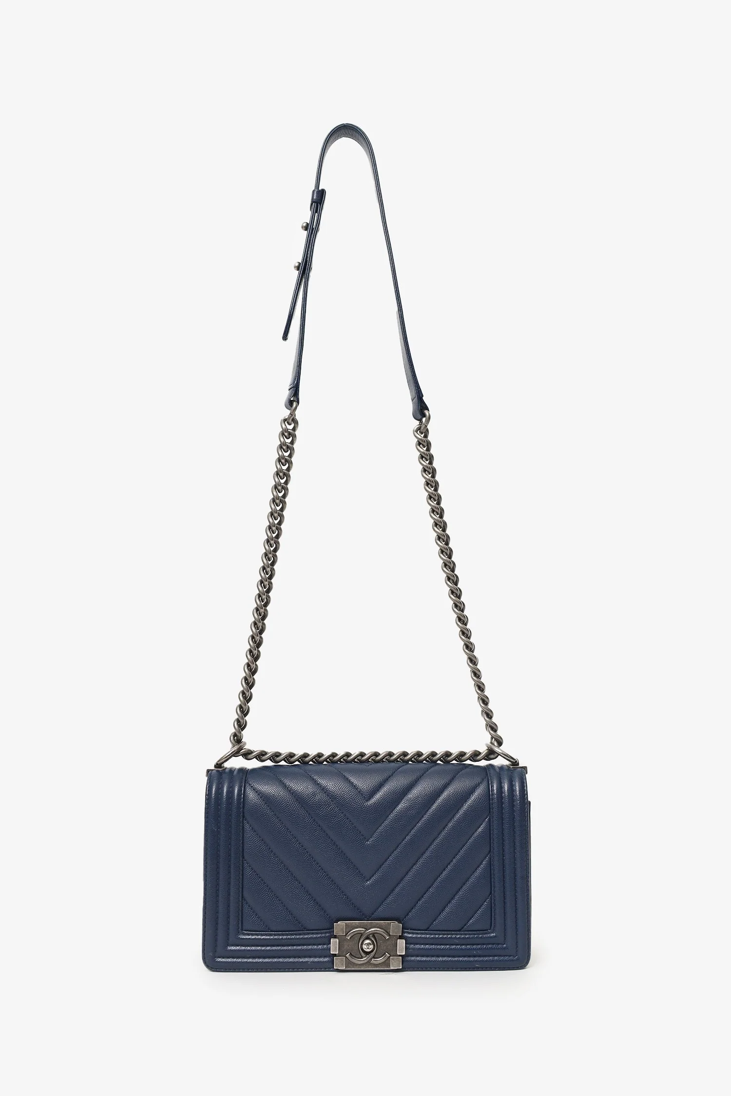 Pre-Loved Chanel™ 2017-18 Navy Caviar Chevron Medium Boy Bag - Image 7