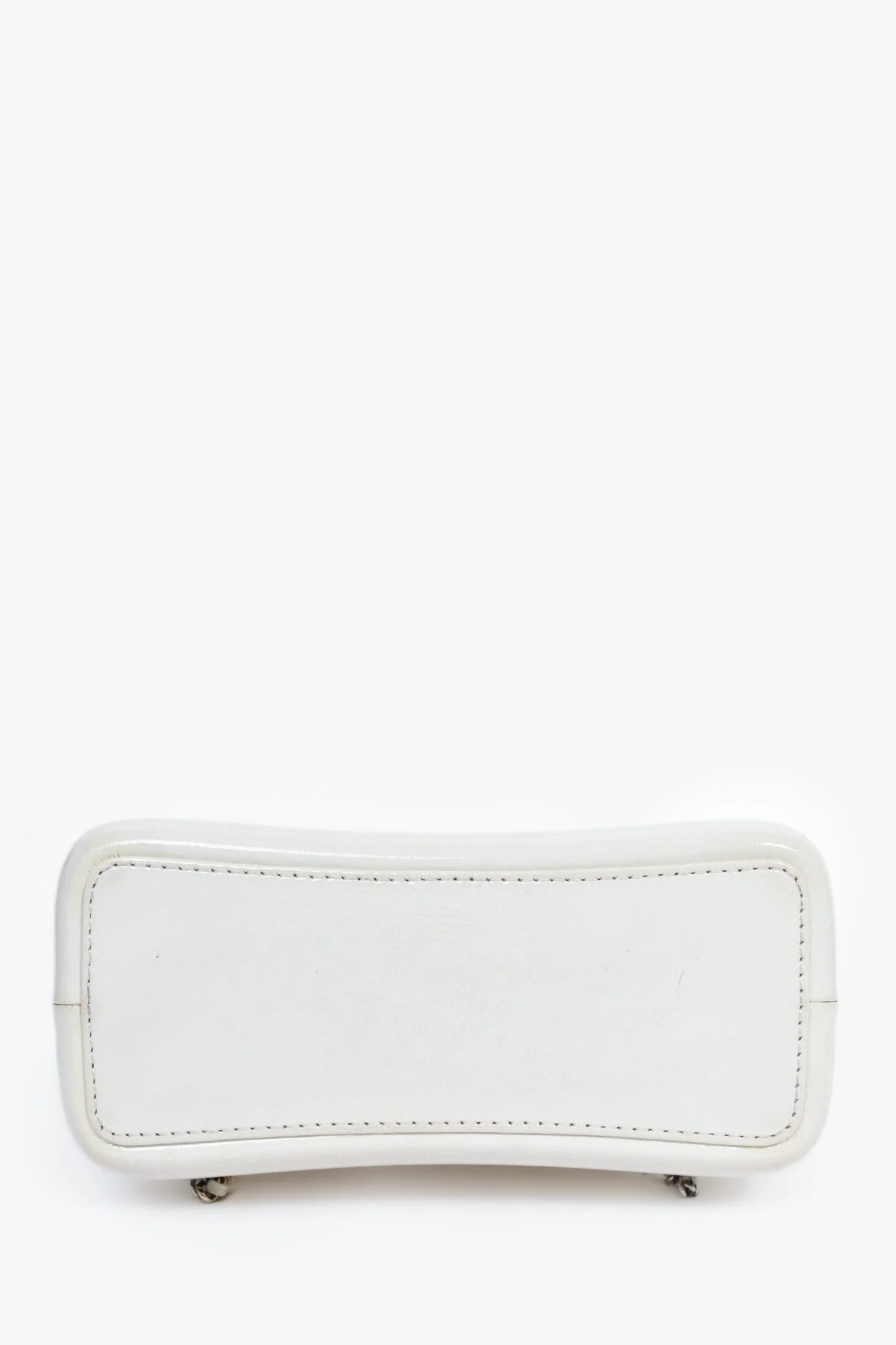 Pre-Loved Chanel™ 2017/18 White Leather/Patent Small Gabrielle Backpack - Image 5