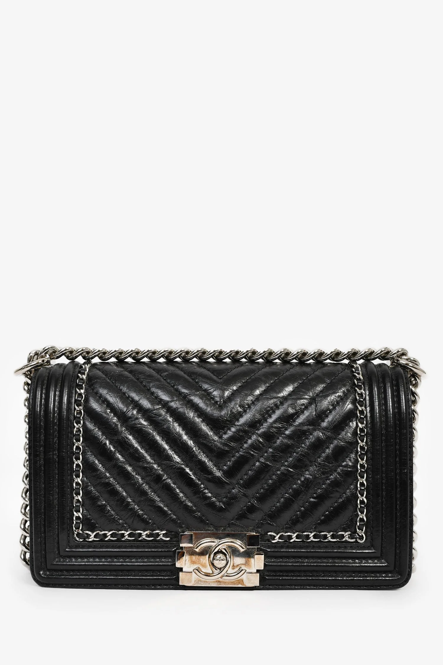 Pre-Loved Chanel™ 2017 Black Leather Chevron Medium Boy Bag