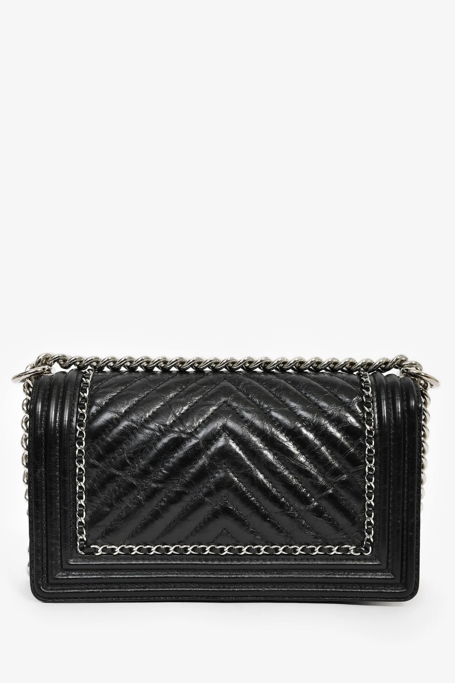Pre-Loved Chanel™ 2017 Black Leather Chevron Medium Boy Bag - Image 2