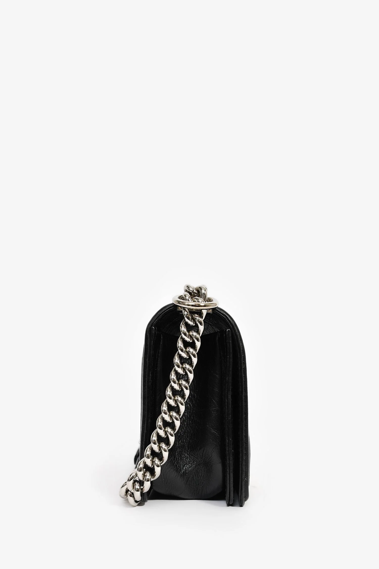 Pre-Loved Chanel™ 2017 Black Leather Chevron Medium Boy Bag - Image 3