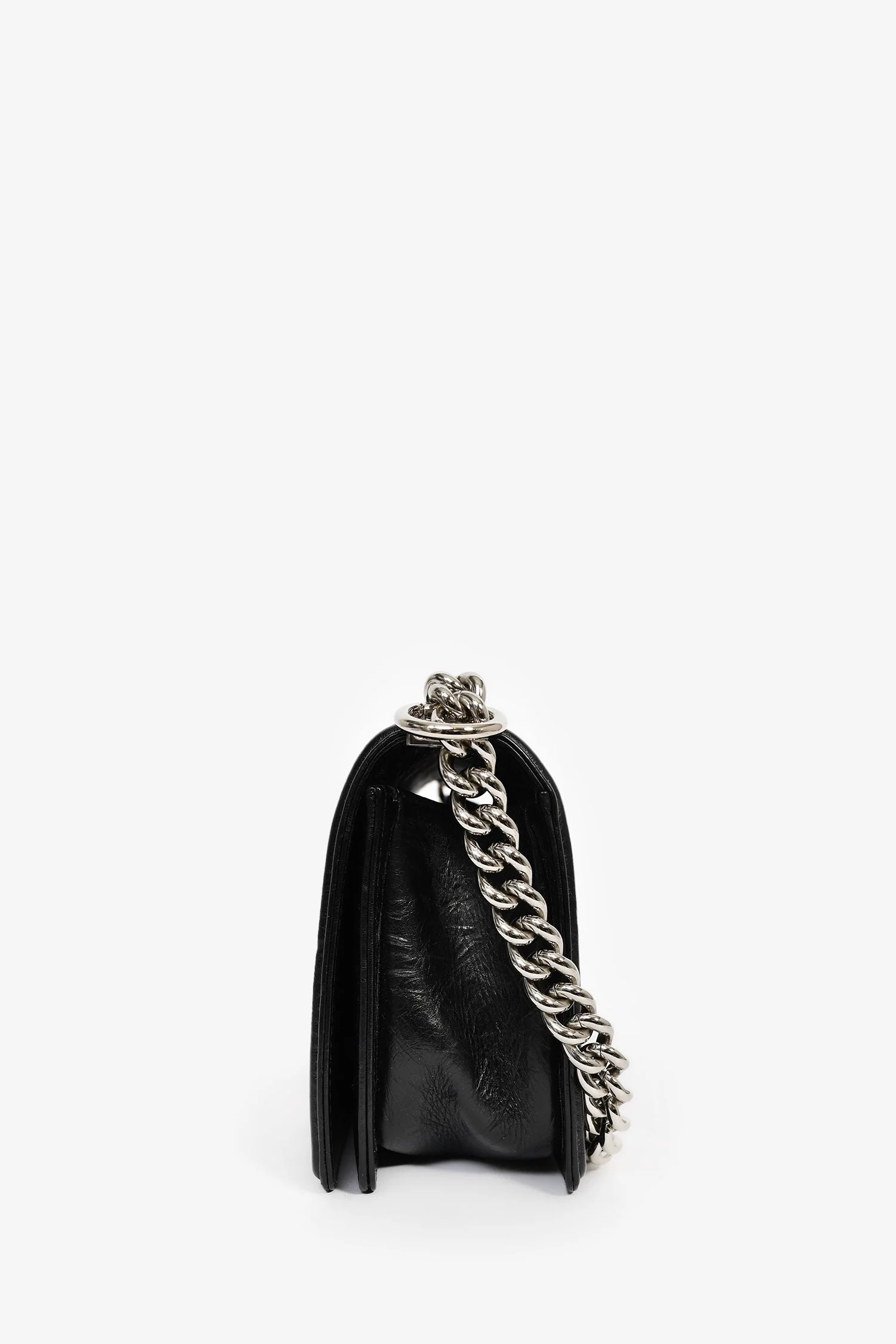 Pre-Loved Chanel™ 2017 Black Leather Chevron Medium Boy Bag - Image 4