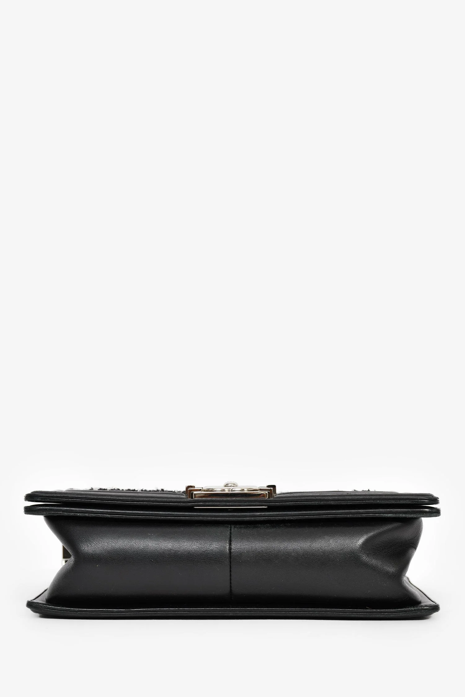 Pre-loved Chanel™ 2017 Black Leather Tweed Medium Boy Bag - Image 5