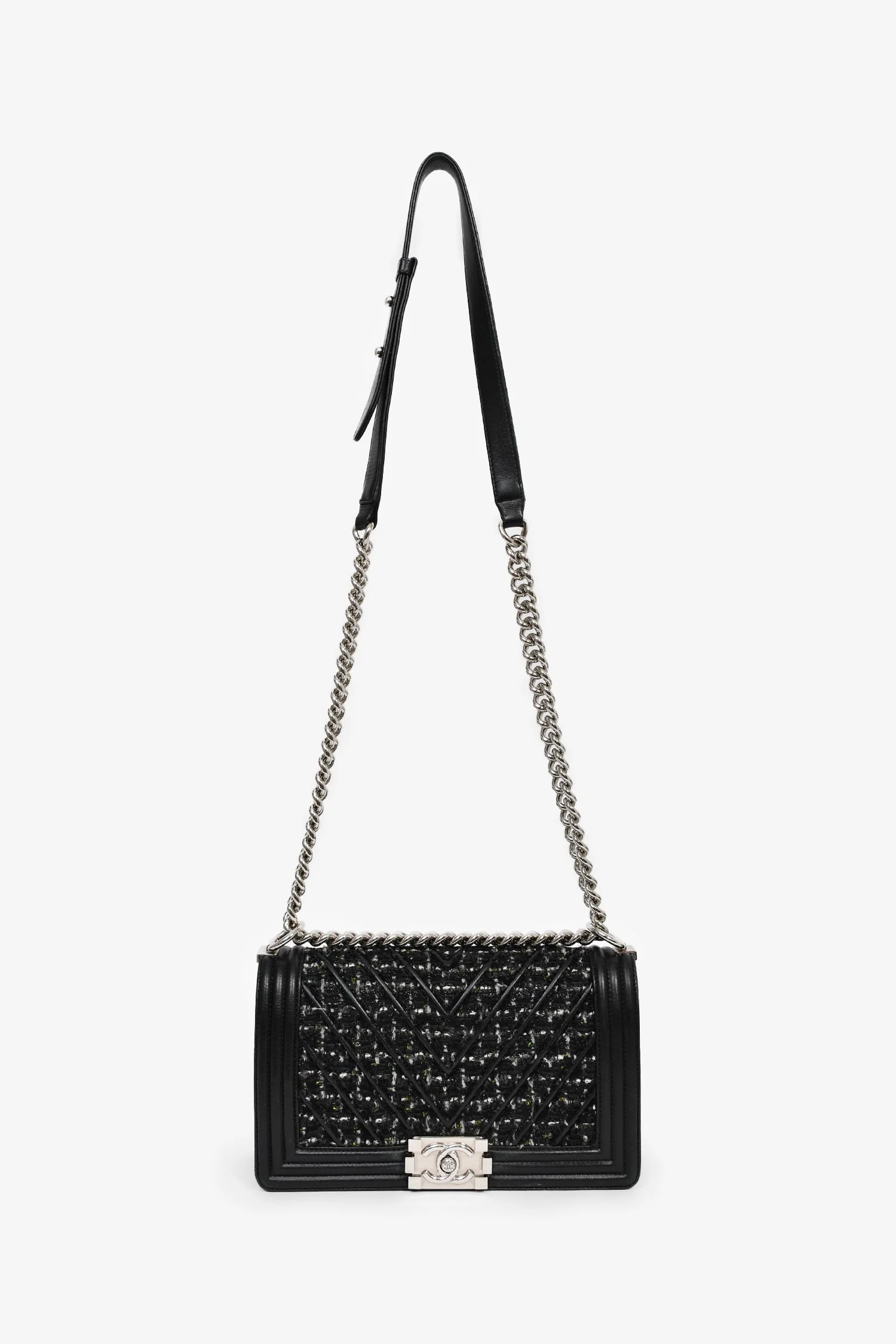 Pre-loved Chanel™ 2017 Black Leather Tweed Medium Boy Bag - Image 7