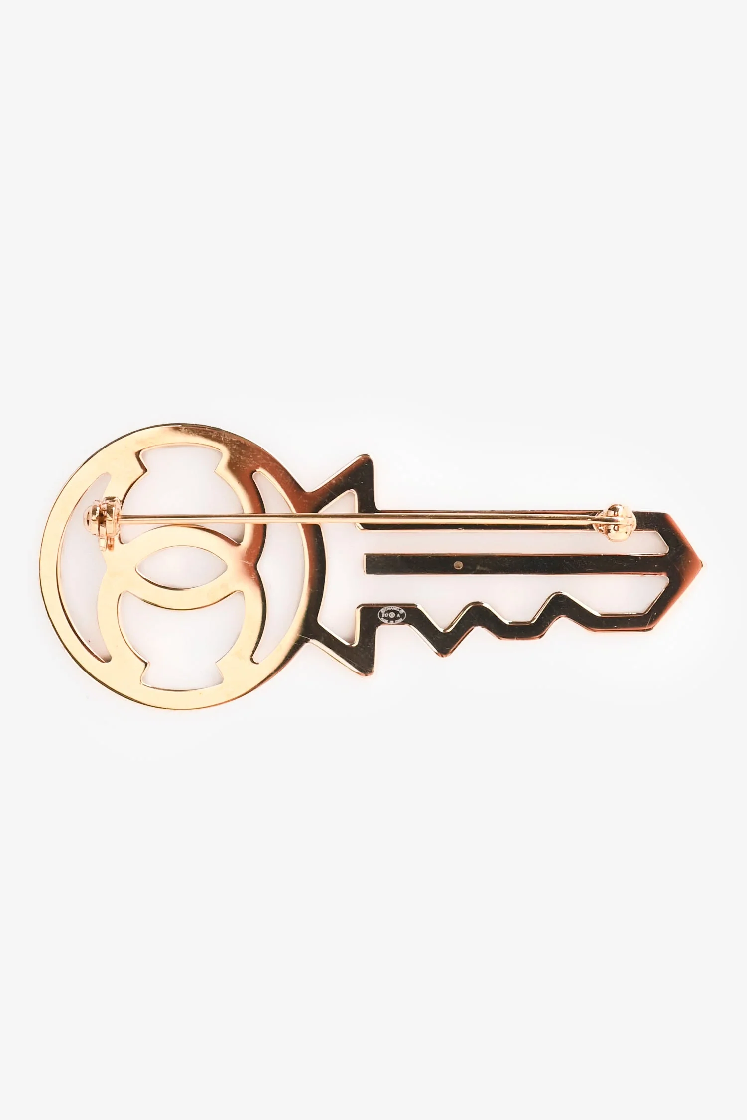 Pre-Loved Chanel™ 2017 Gold Tone Metal/Black Crystal Embellished CC Key Brooch - Image 2