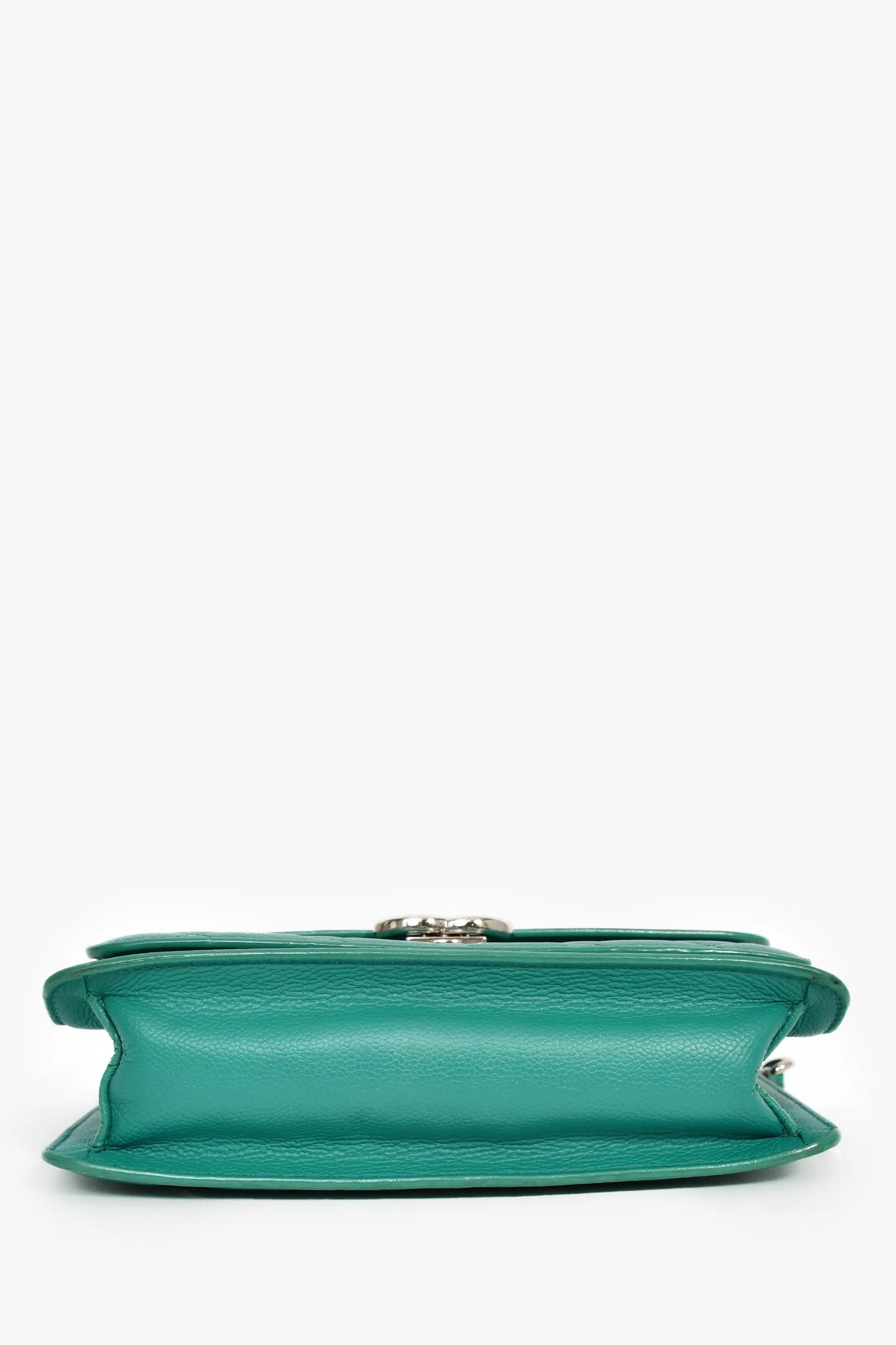 Pre-Loved Chanel™ 2017 Green Leather CC Urban Companion Flap Bag - Image 5