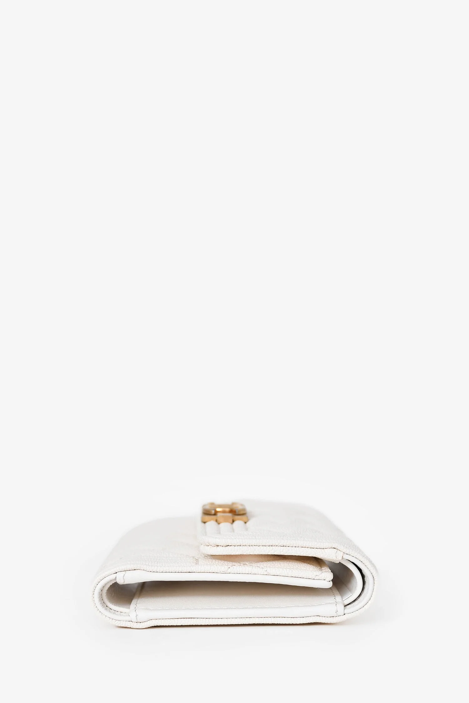 Pre-Loved Chanel™ 2018-19 White Caviar Leather Boy Trifold Wallet - Image 3