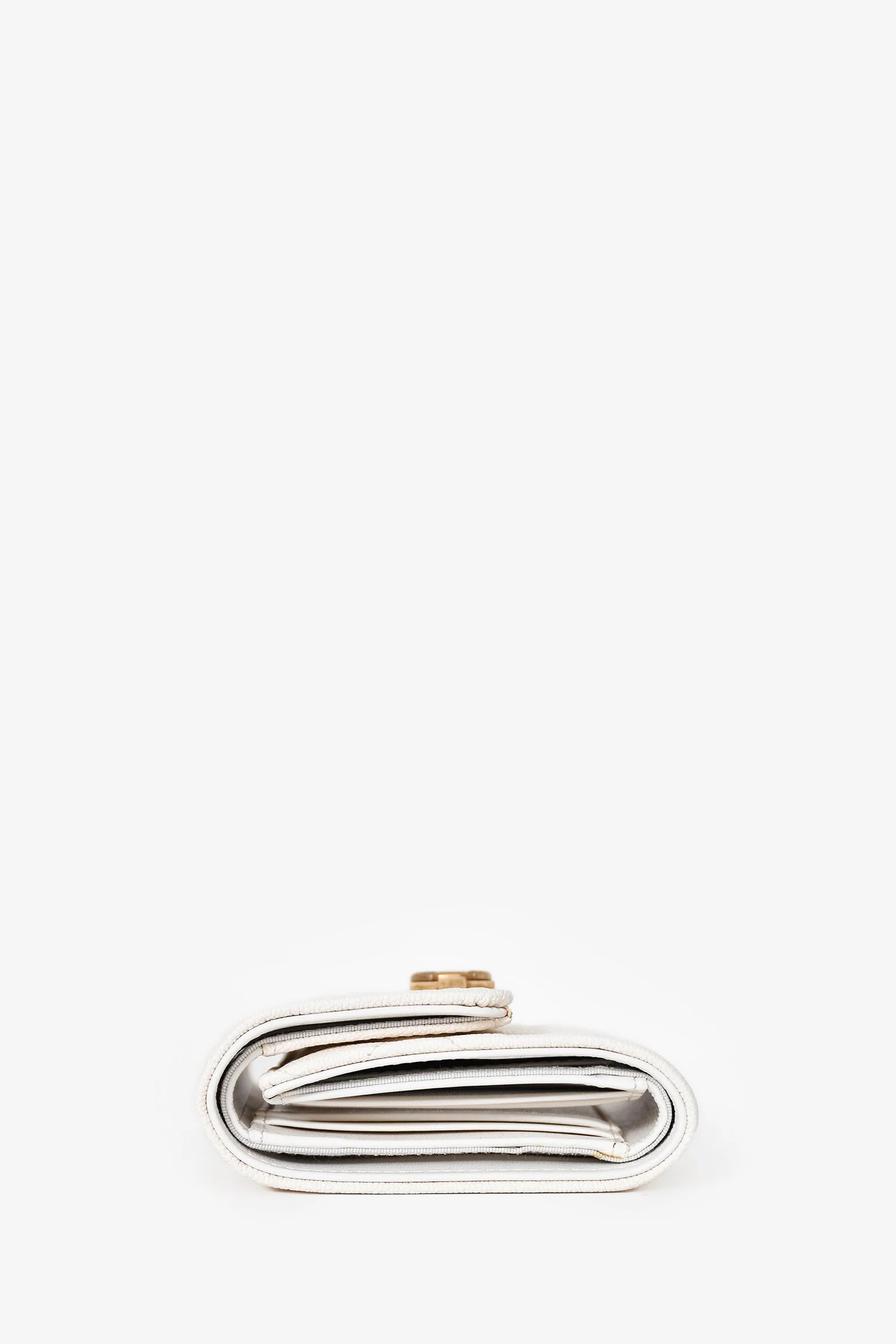 Pre-Loved Chanel™ 2018-19 White Caviar Leather Boy Trifold Wallet - Image 4
